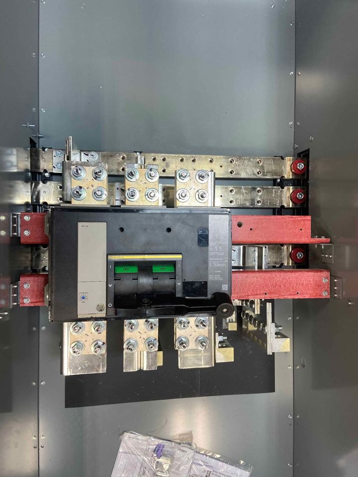 Square D EZM32000CBU 3PH 2000A Main Disconnect