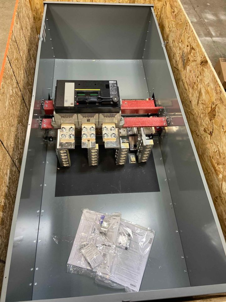 Square D EZM32000CBU 3PH 2000A Main Disconnect