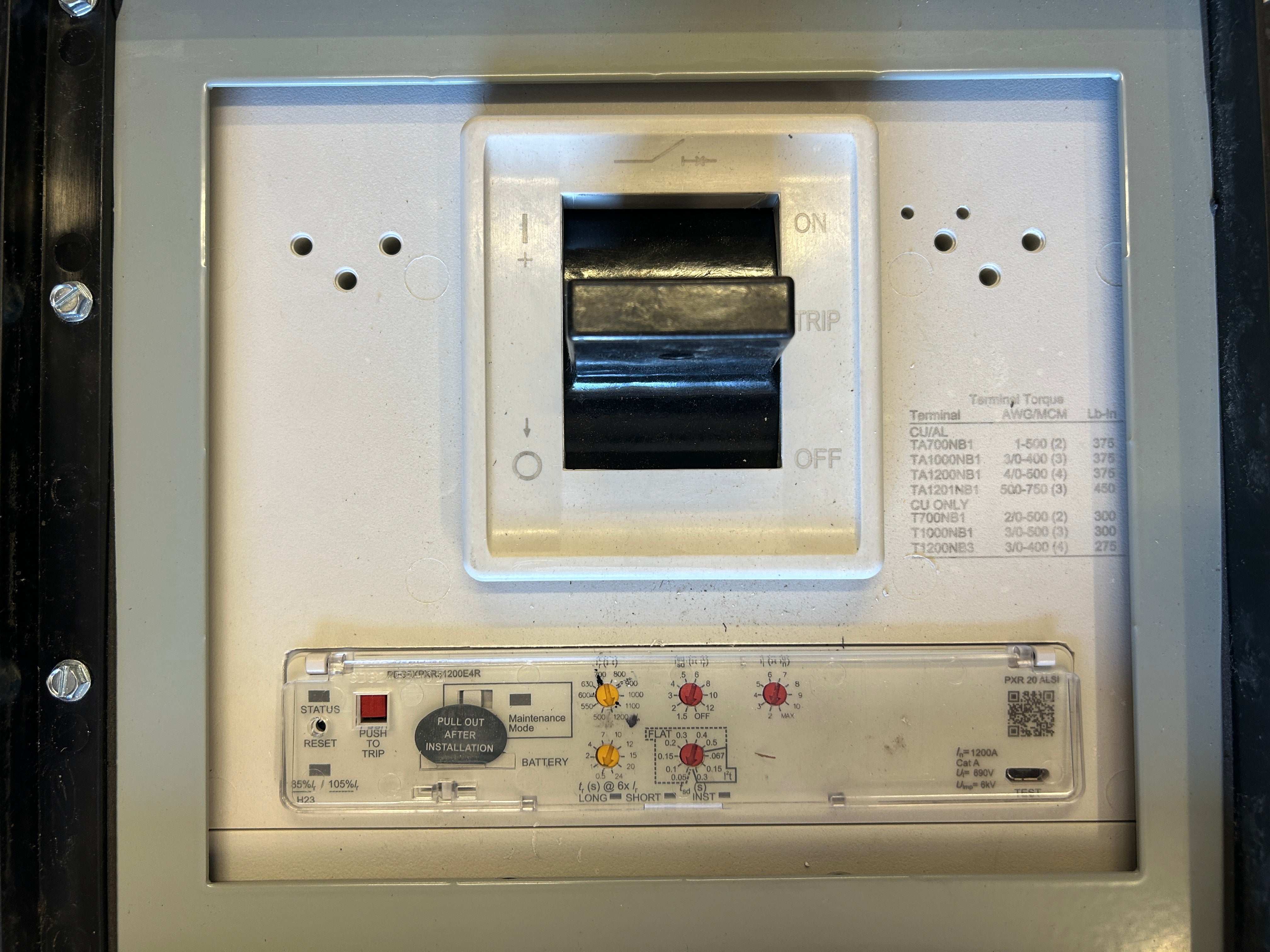 Eaton 3PMBE1200R 3PH 1200A EUSERC Main Disconnect w/ARMS Maintenance Mode