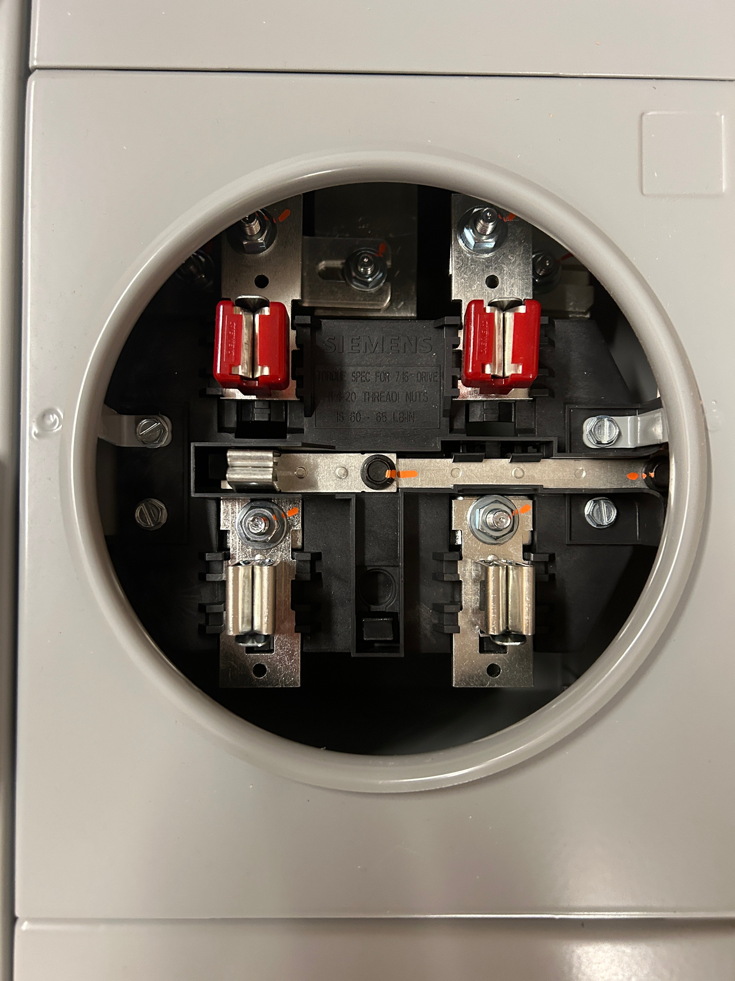 Siemens WMM52125J 3PH In / 1PH Out 5 Gang 125A Socket Ring Type Meter Stack