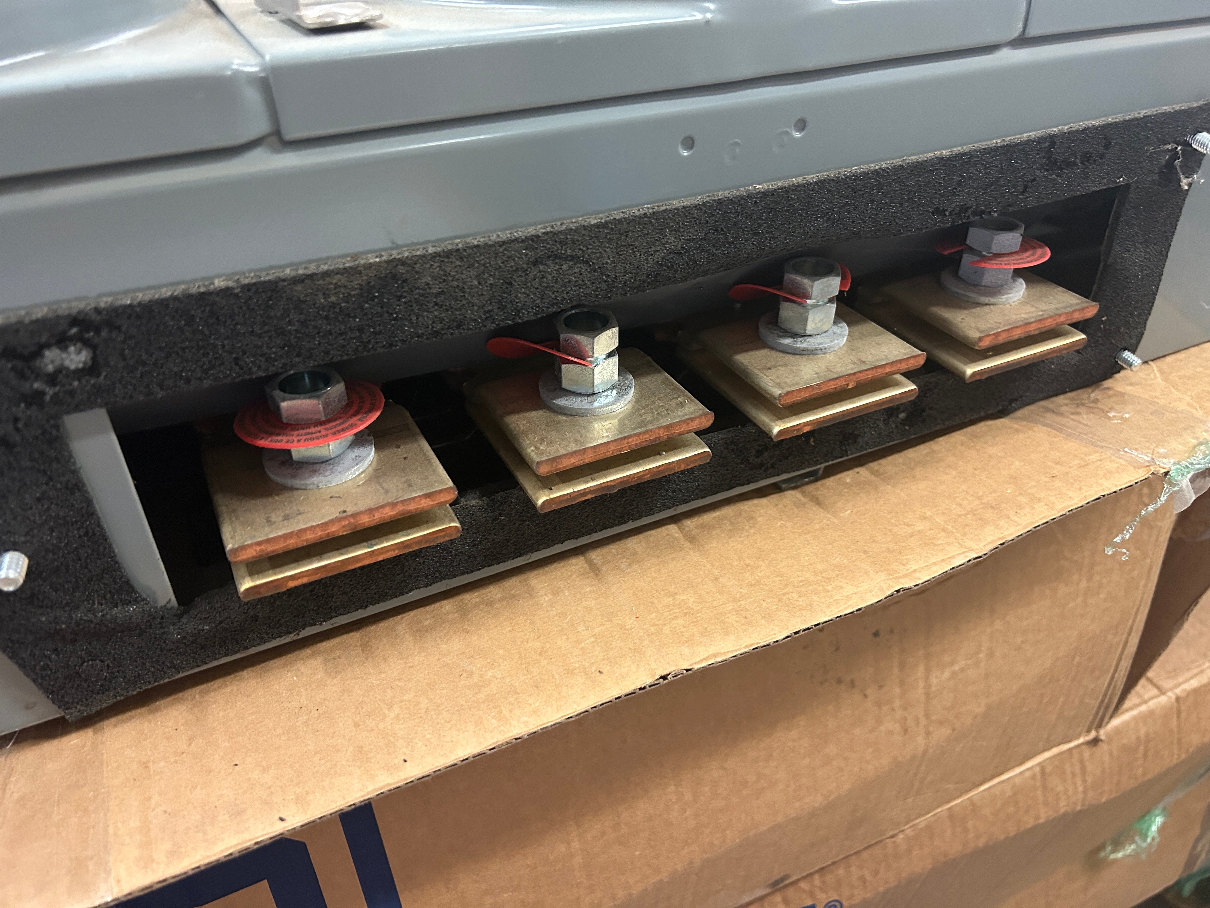 Square D EZMH315125X 3PH In / 1PH Out 5 Gang Ringless Horn Bypass 1200A Bus Meter Stack