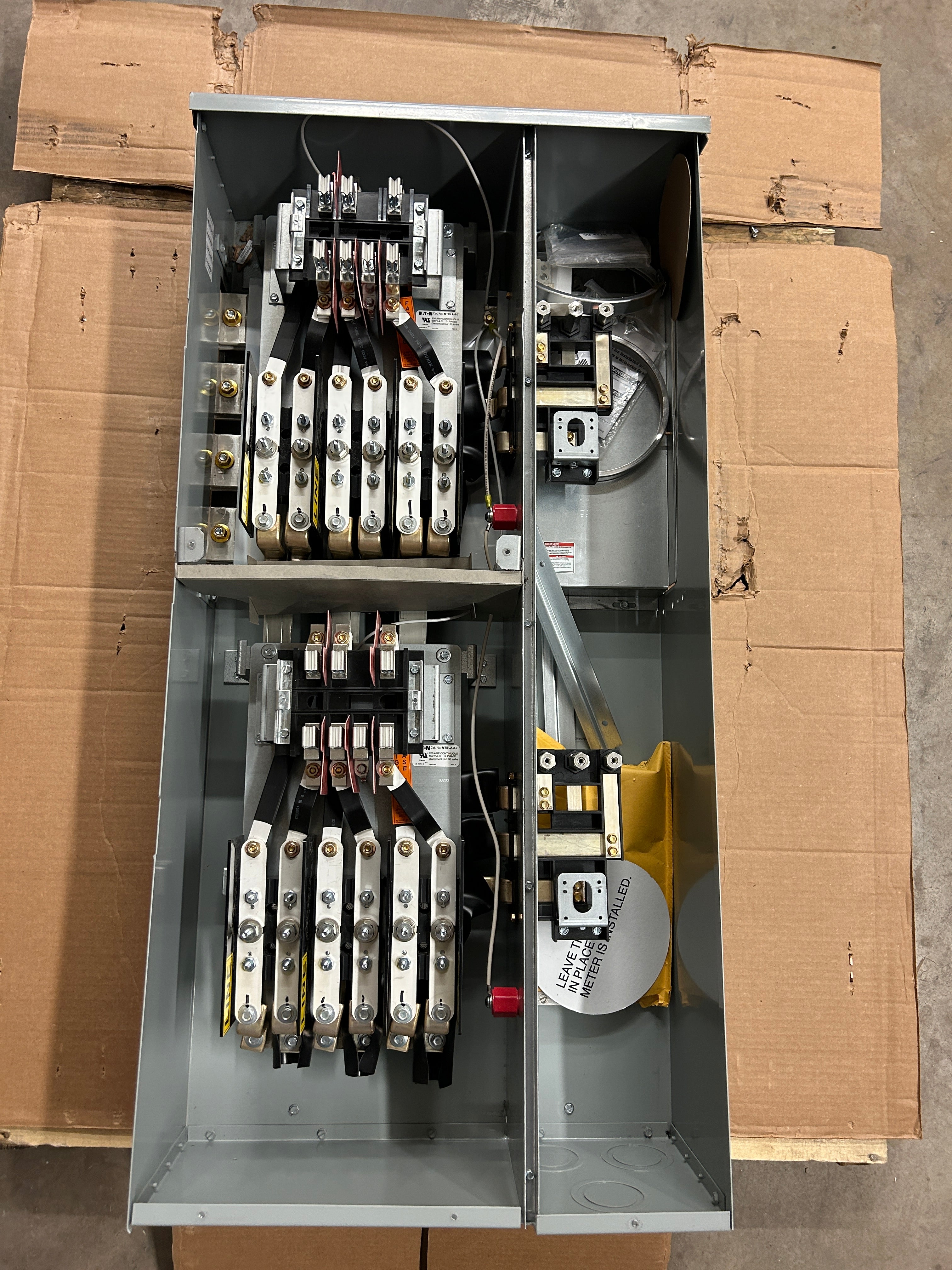 Eaton 37SS220R 3PH In / 3PH Out 2-Gang 225A Socket Test Block Bypass Ringed EUSERC Meter Stack