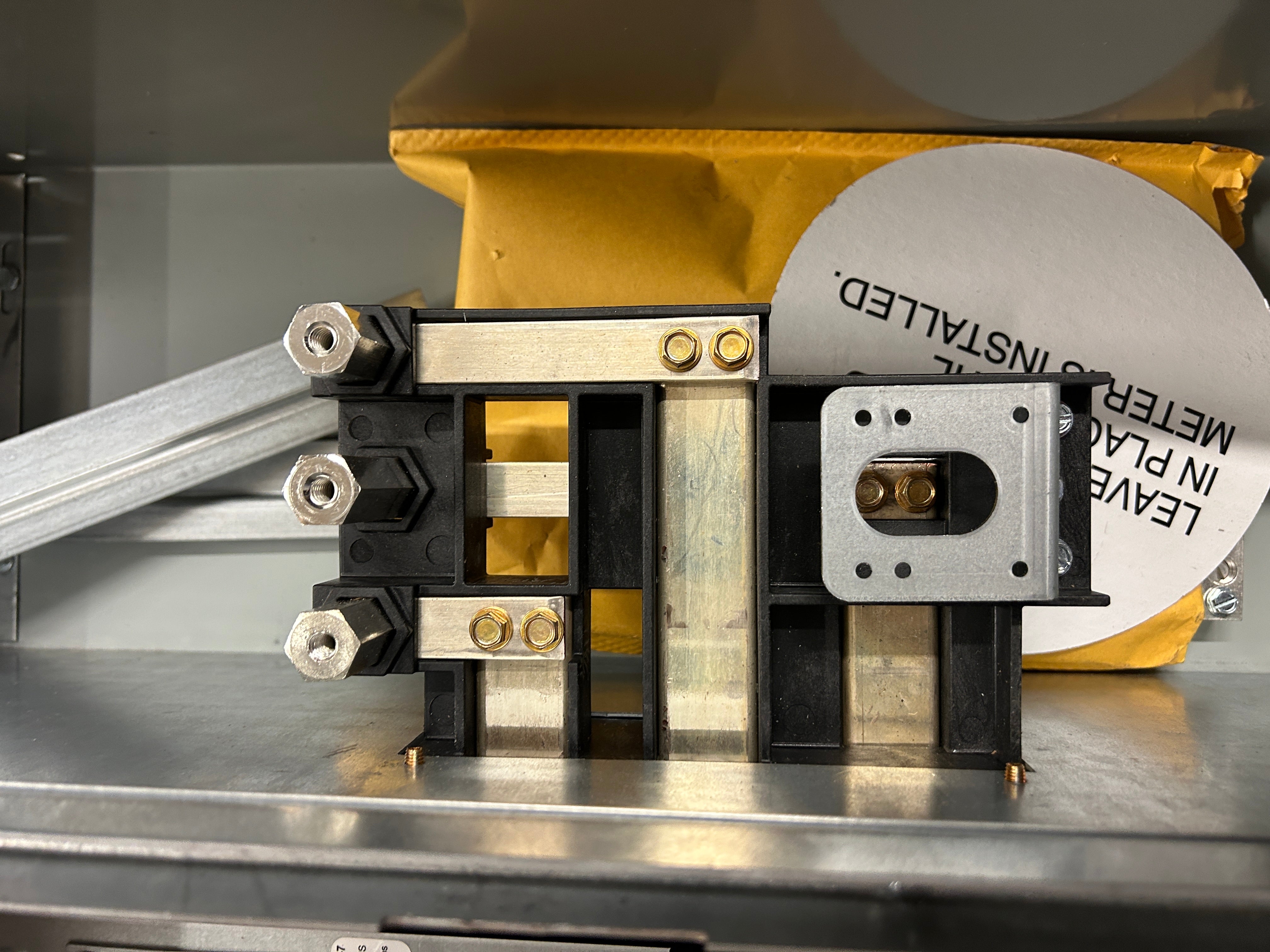 Eaton 37SS220R 3PH In / 3PH Out 2-Gang 225A Socket Test Block Bypass Ringed EUSERC Meter Stack