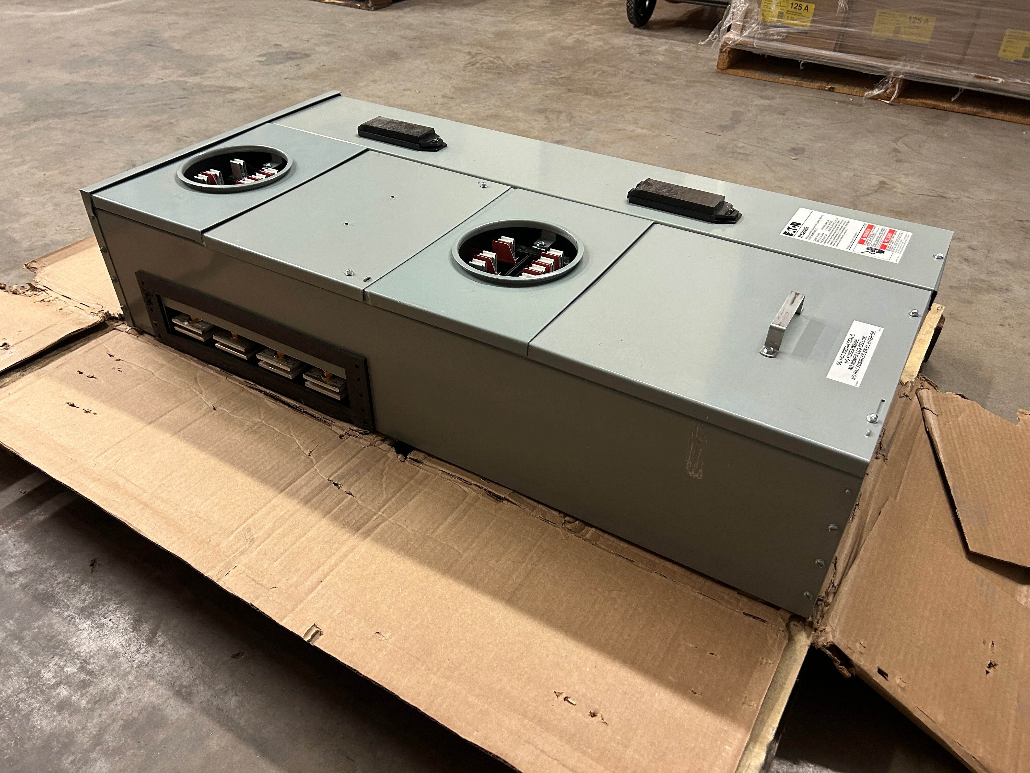 Eaton 37SS220R 3PH In / 3PH Out 2-Gang 225A Socket Test Block Bypass Ringed EUSERC Meter Stack