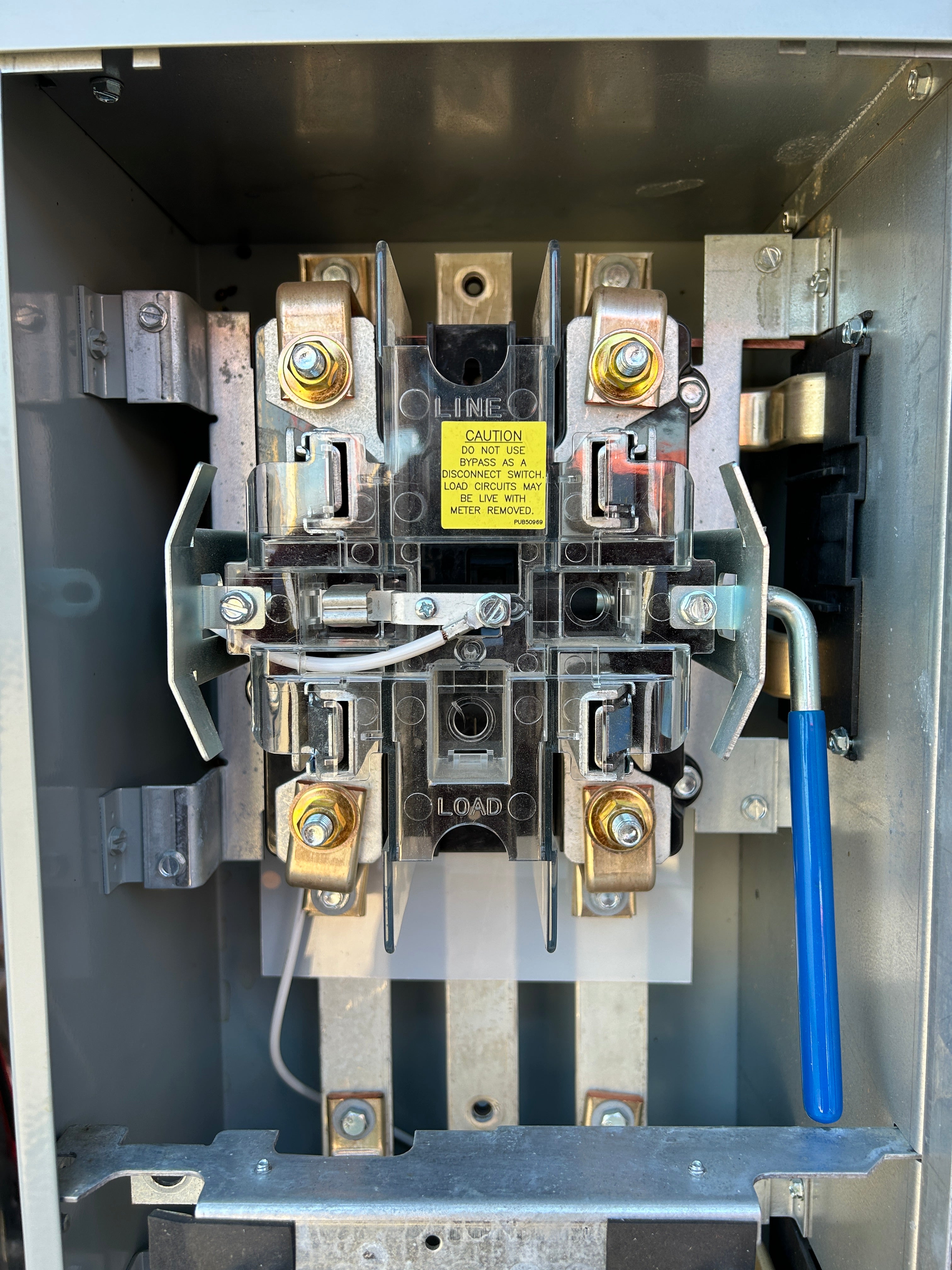 Eaton 35MM420R12 3PH In / 1PH Out 4 Gang 225A Socket Ringless Lever Bypass 1200A Bus Meter Stack