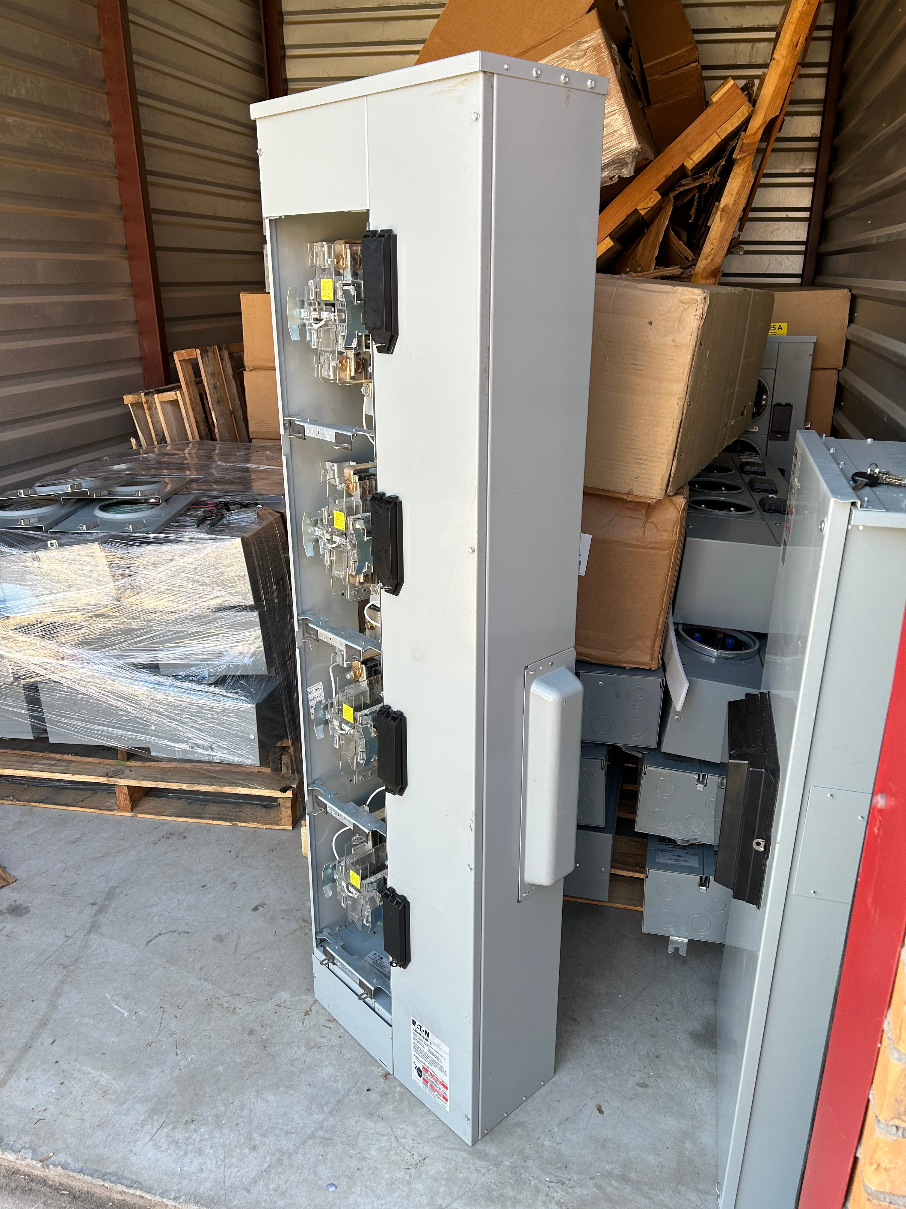 Eaton 35MM420R12 3PH In / 1PH Out 4 Gang 225A Socket Ringless Lever Bypass 1200A Bus Meter Stack