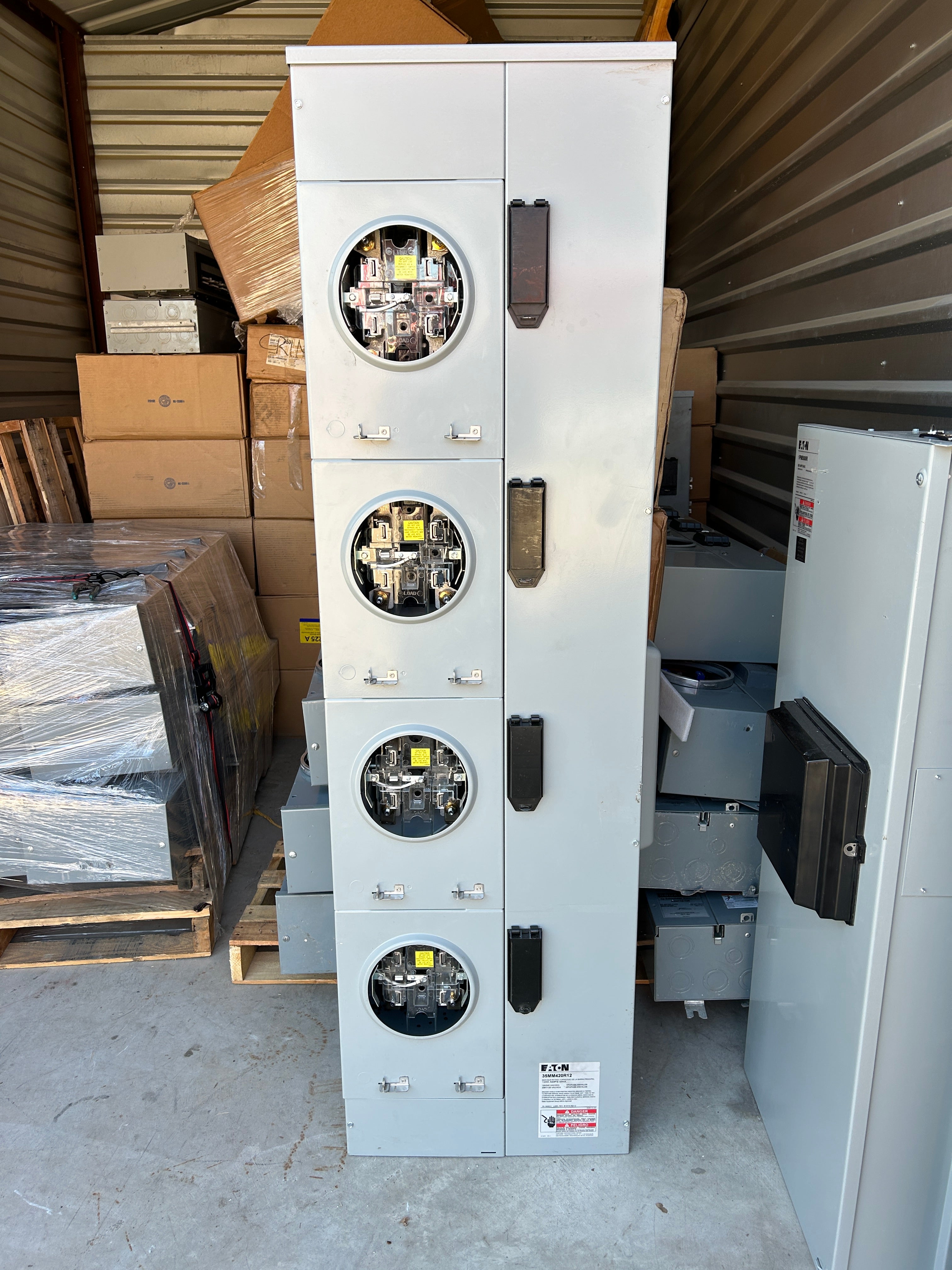 Eaton 35MM420R12 3PH In / 1PH Out 4 Gang 225A Socket Ringless Lever Bypass 1200A Bus Meter Stack