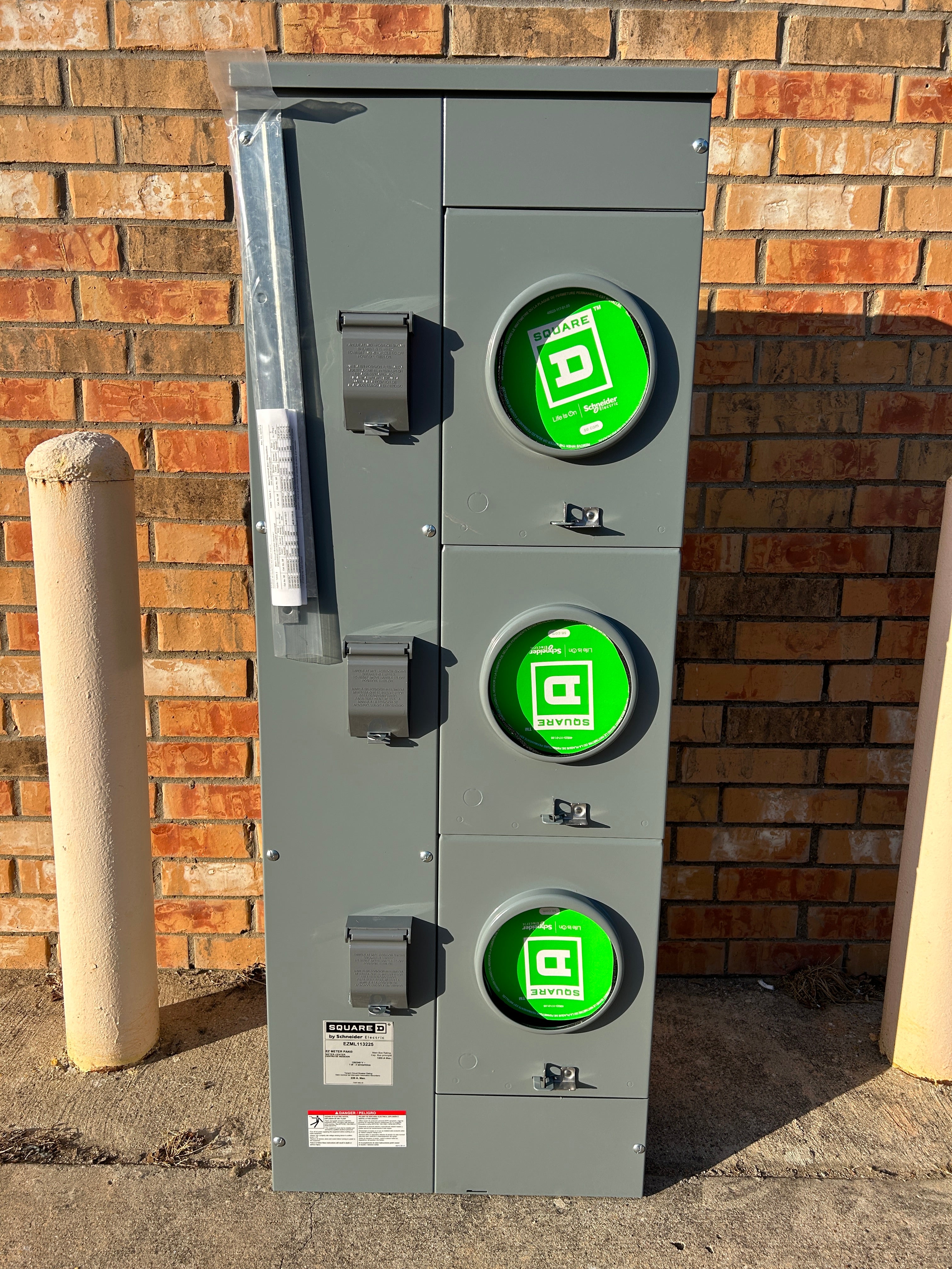 Square D EZML113225 1PH In / 1PH Out 3 Gang 225A Socket Ringless Lever Bypass Meter Stack