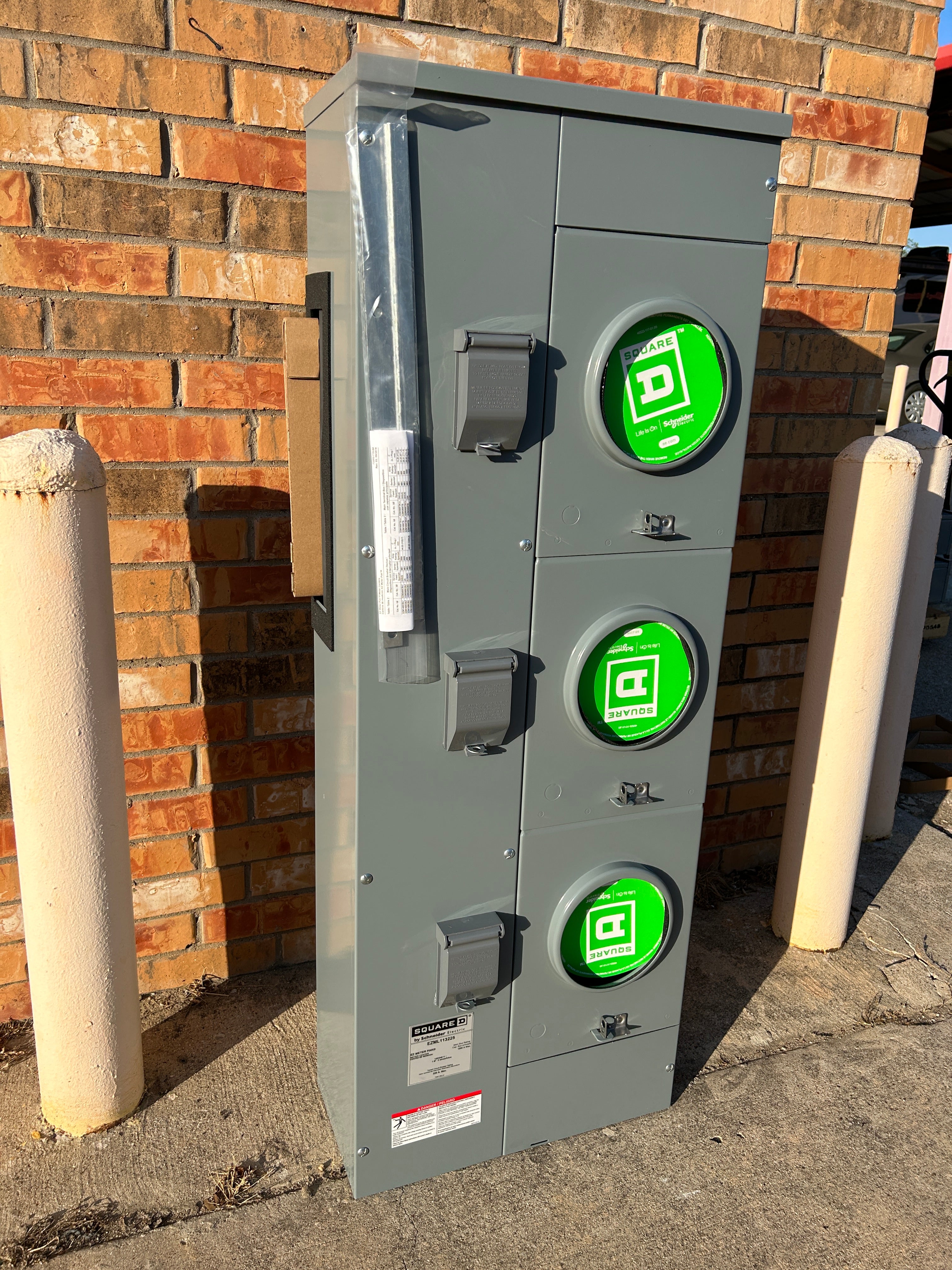 Square D EZML113225 1PH In / 1PH Out 3 Gang 225A Socket Ringless Lever Bypass Meter Stack