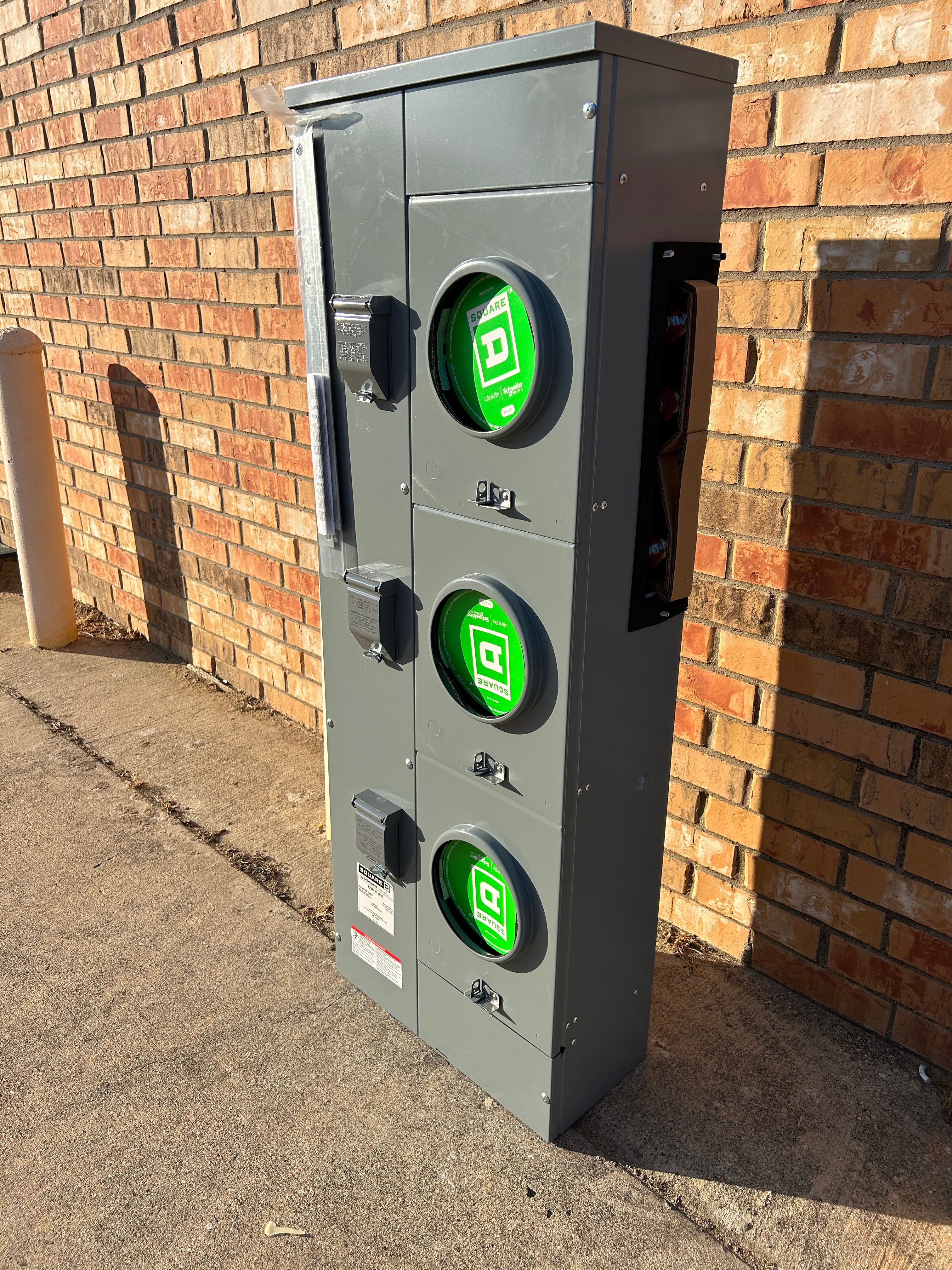 Square D EZML113225 1PH In / 1PH Out 3 Gang 225A Socket Ringless Lever Bypass Meter Stack