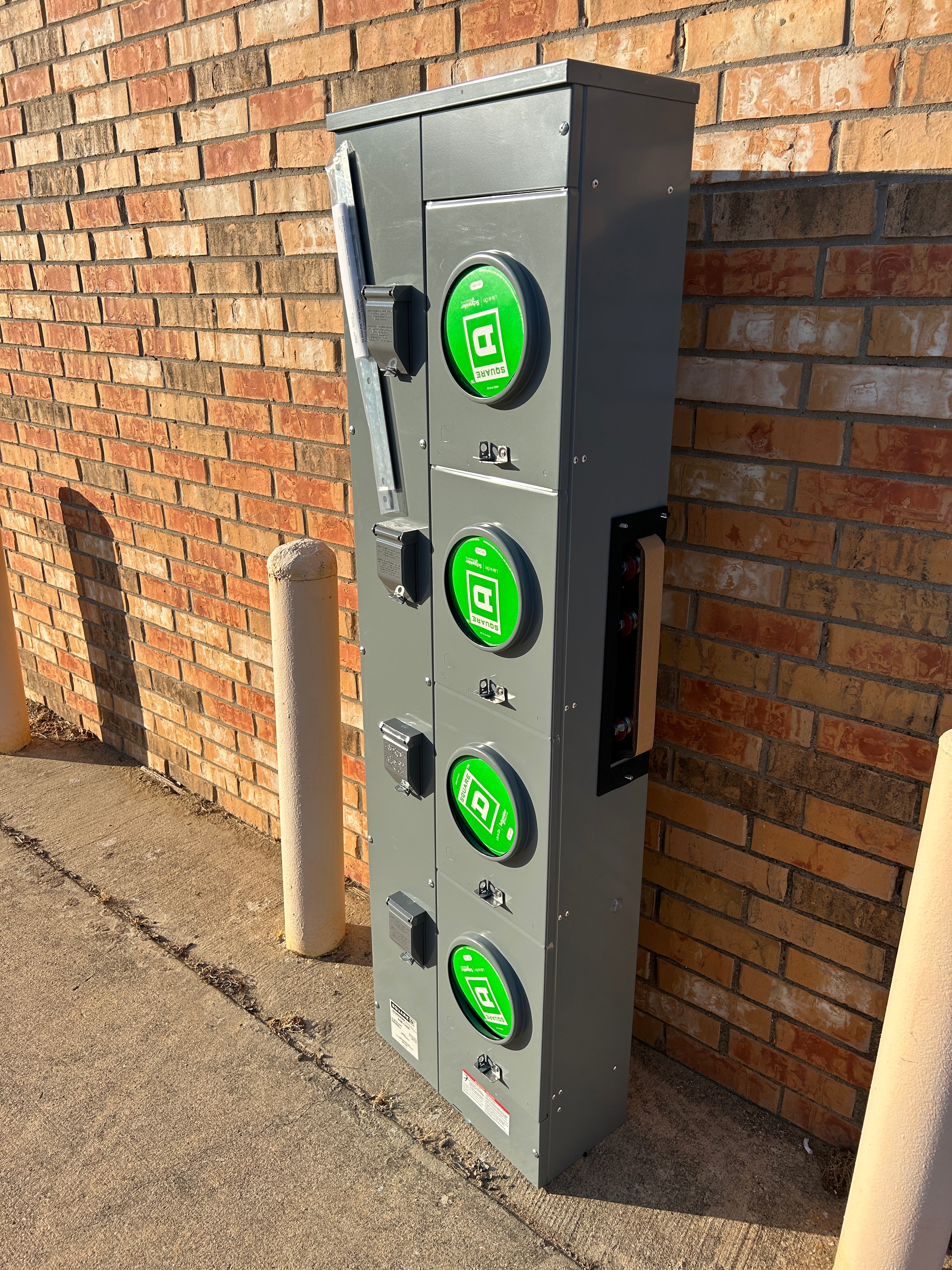 Square D EZML114225 1PH In / 1PH Out 4 Gang 225A Socket Ringless Lever Bypass Meter Stack