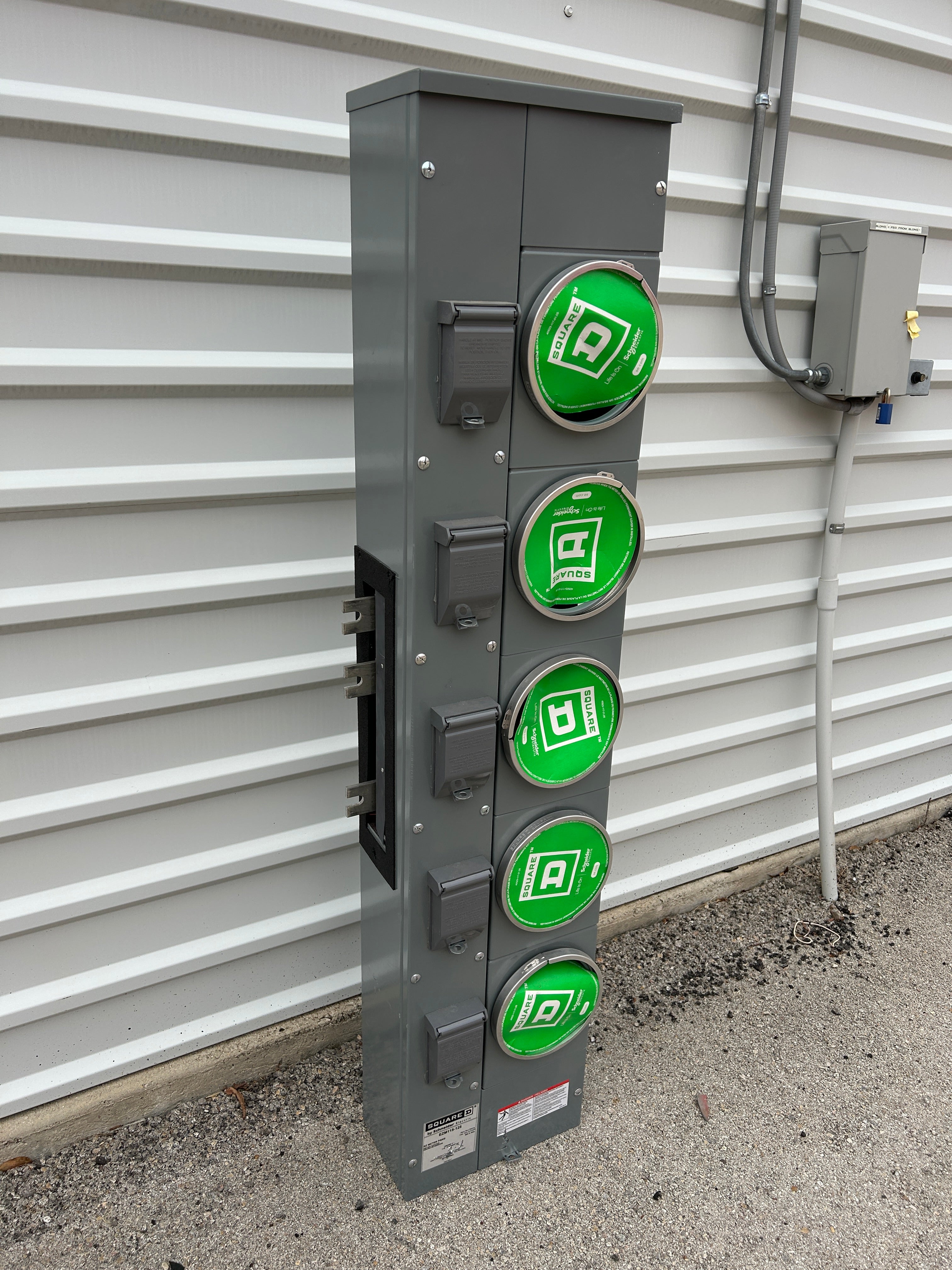 Square D EZM115125 1PH In / 1PH Out 5 Gang 125A Socket Ringed Meter Stack