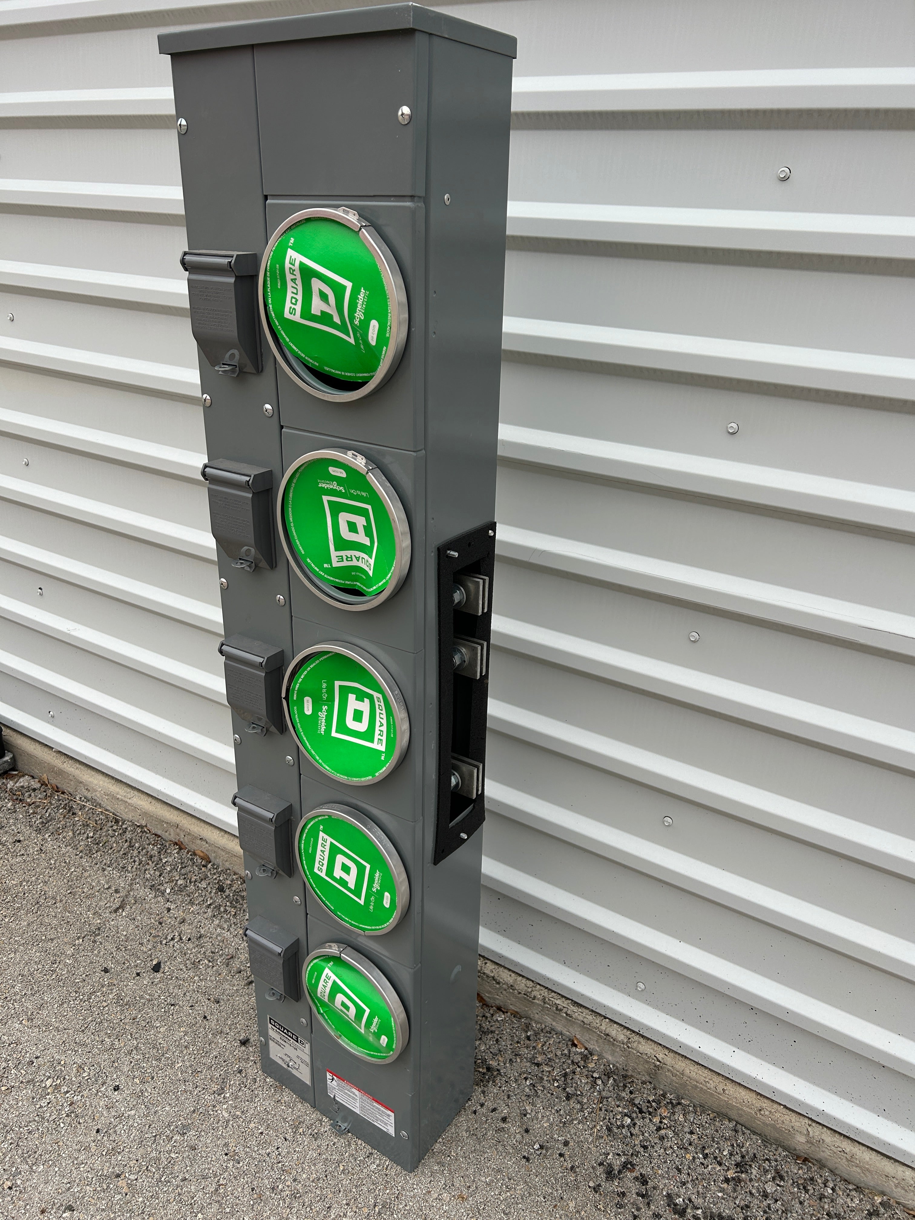 Square D EZM115125 1PH In / 1PH Out 5 Gang 125A Socket Ringed Meter Stack