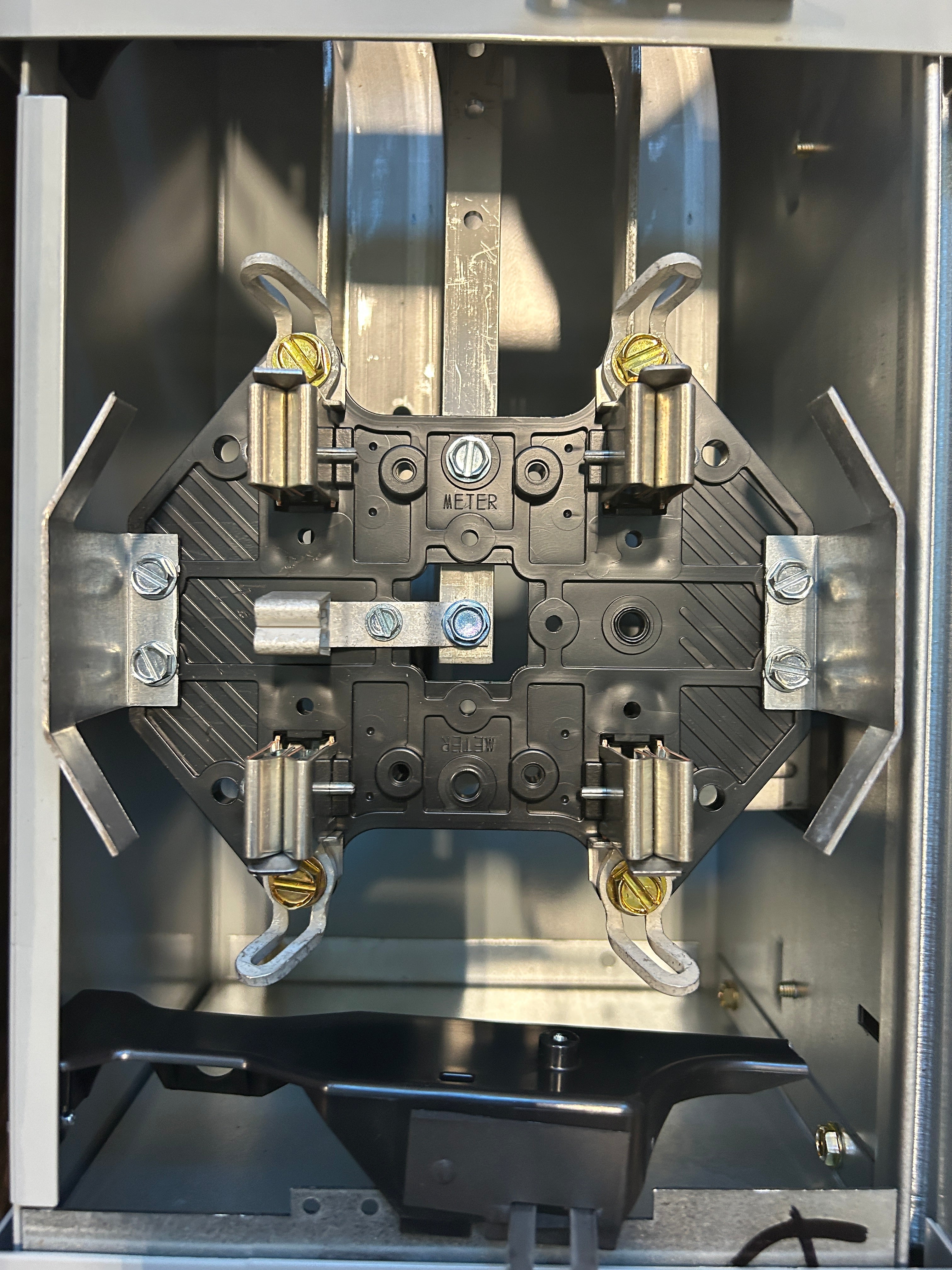 Eaton 3MM412R12RLBCPS (3MM412R12RLB) 3PH In / 1PH Out 4-Gang 1200A Copper Busbar 125A Socket Ringless Horn Bypass CPS Approved Meter Stack