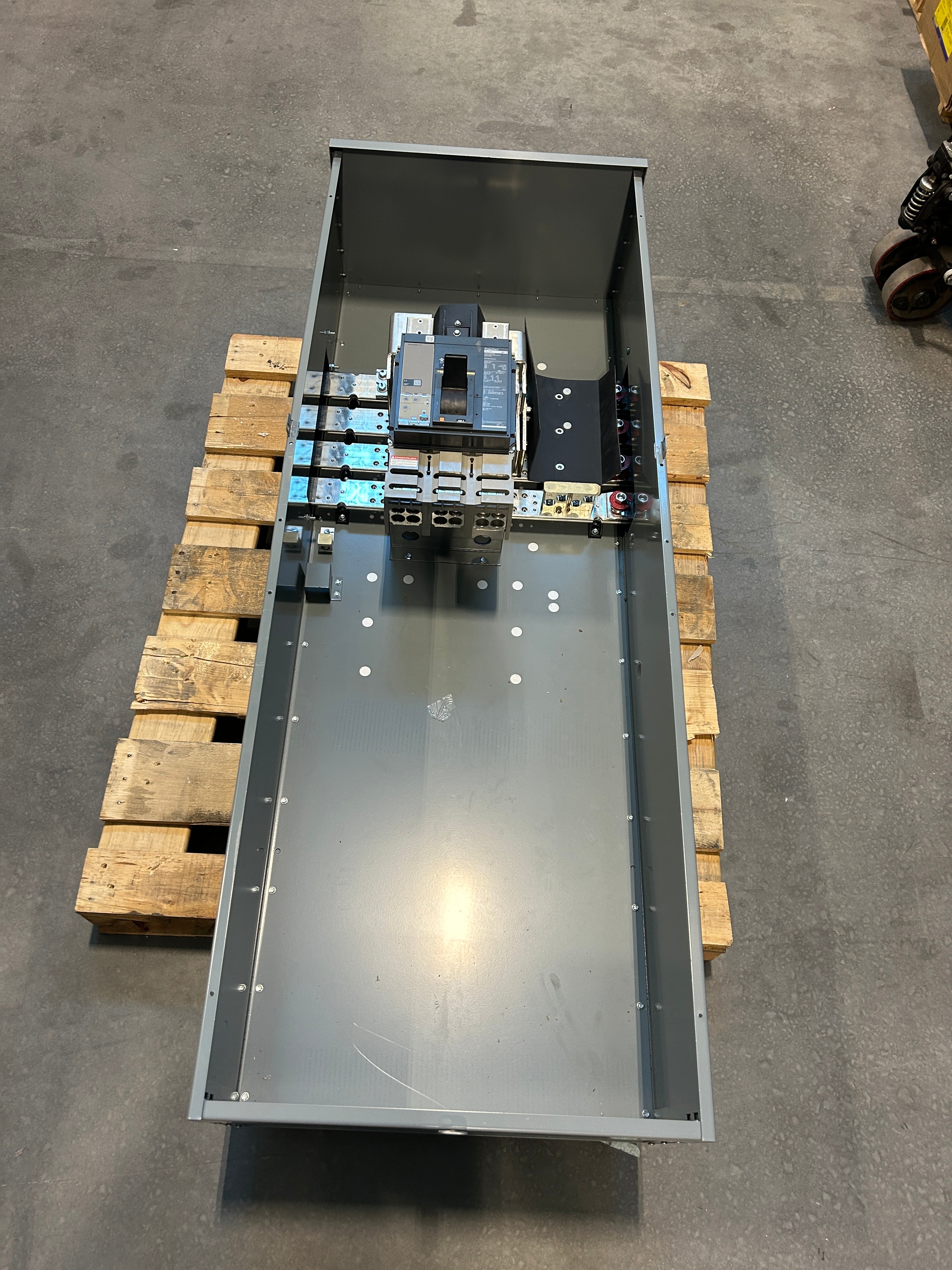 Square D EZM31200GCBU 1200A Main Circuit Breaker Disconnect