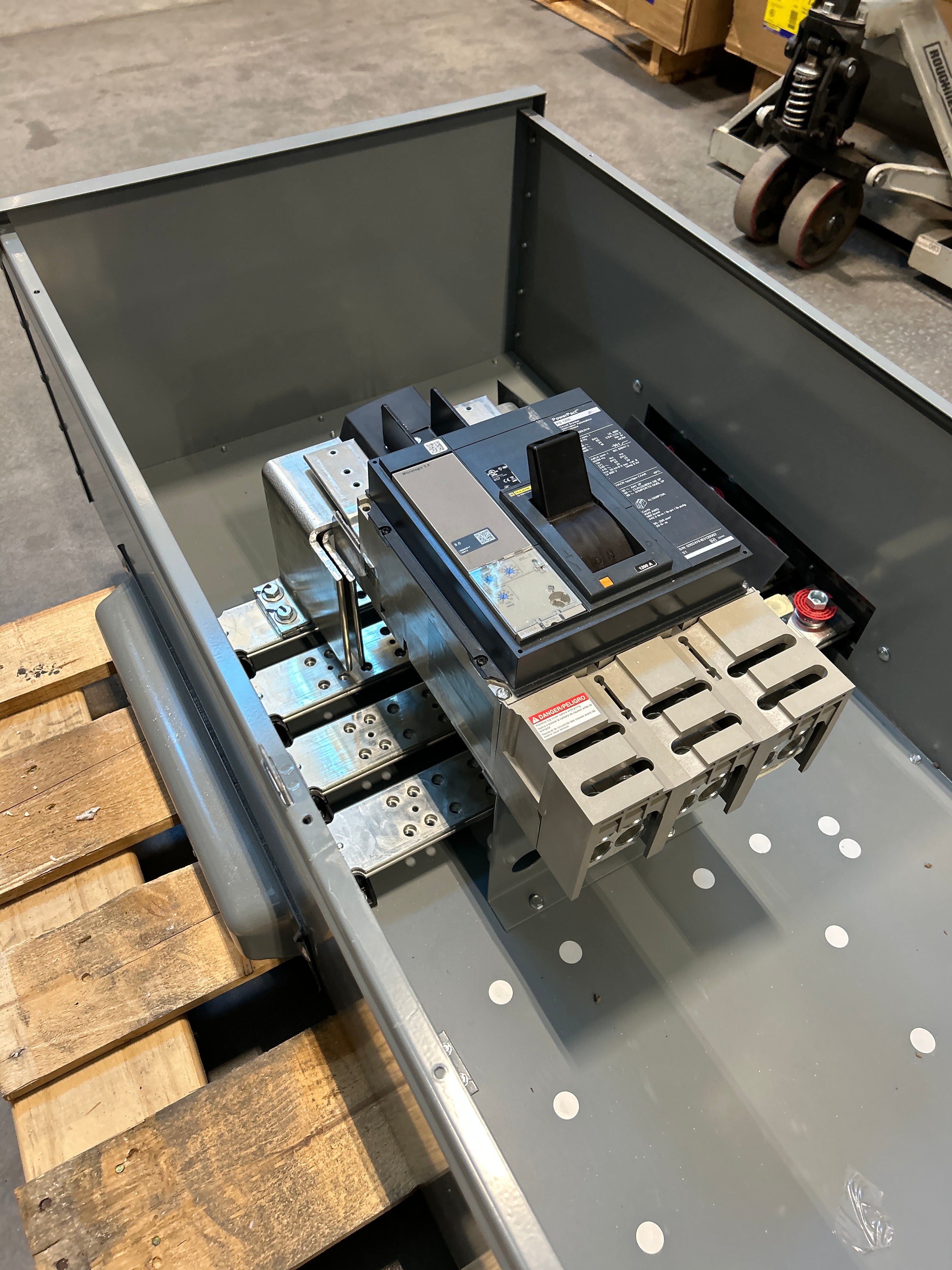 Square D EZM31200GCBU 1200A Main Circuit Breaker Disconnect