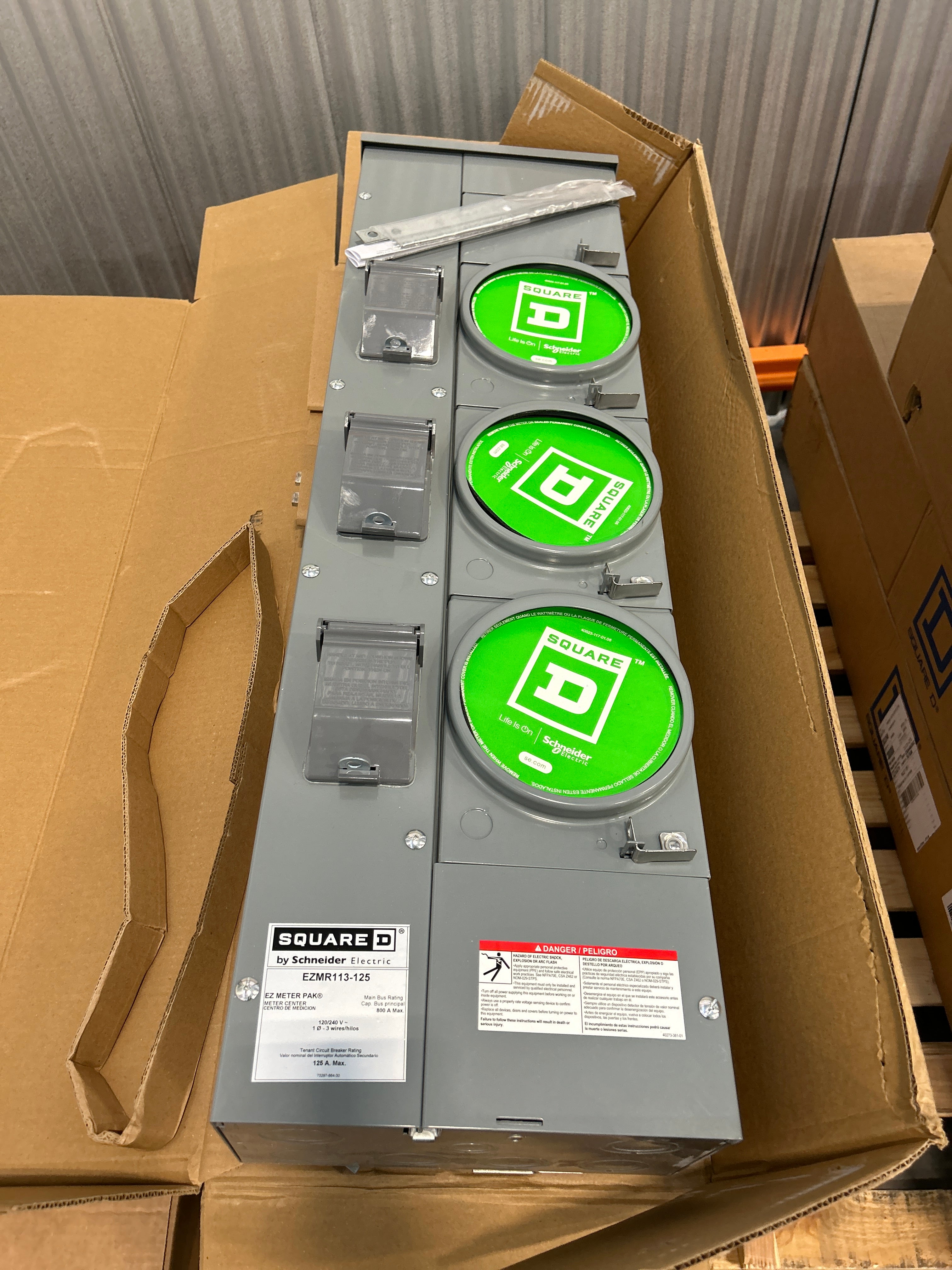 Square D EZMR113125 1PH In / 1PH Out 3 Gang 125A Socket Ringless Meter Stack