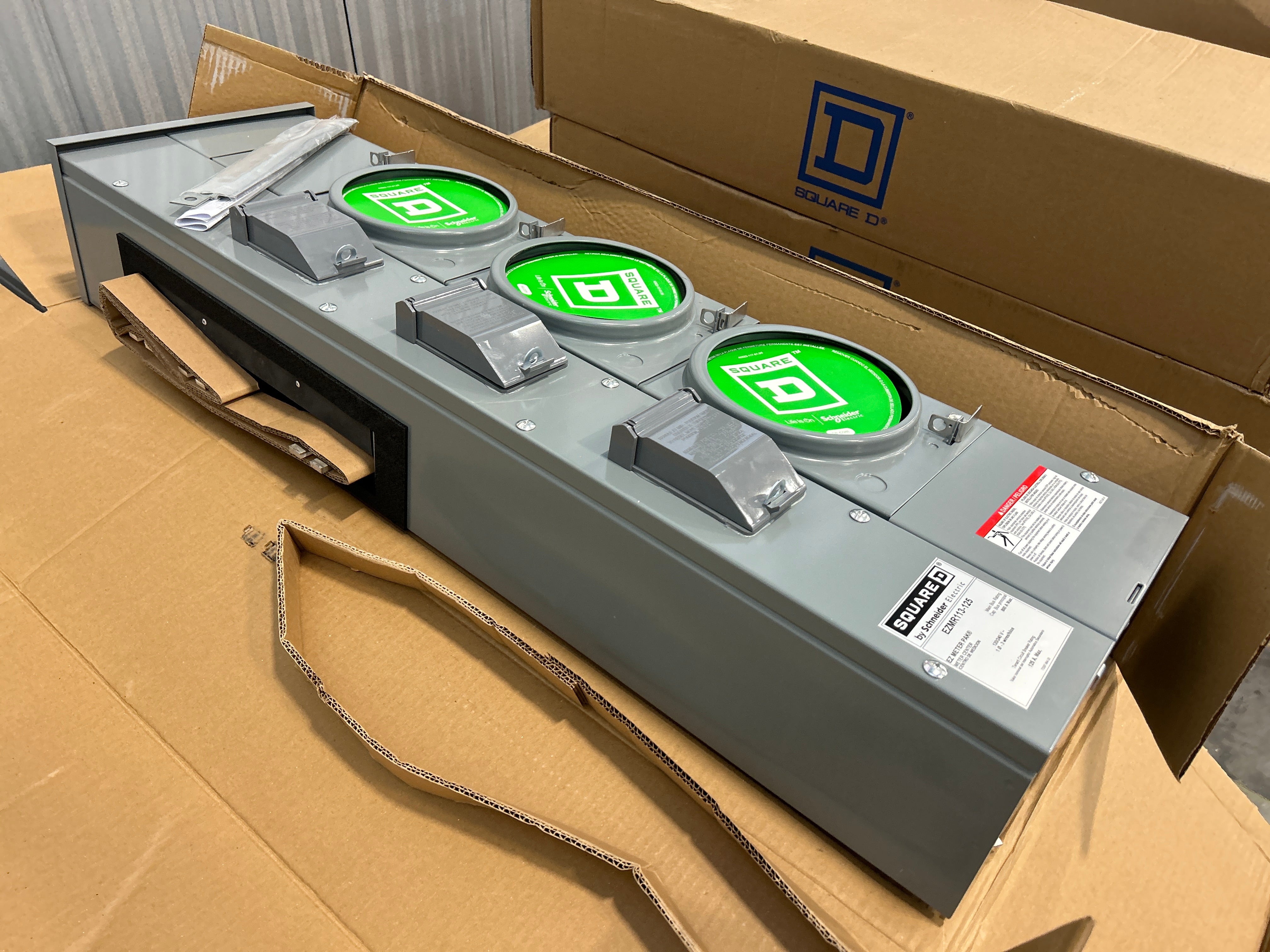 Square D EZMR113125 1PH In / 1PH Out 3 Gang 125A Socket Ringless Meter Stack