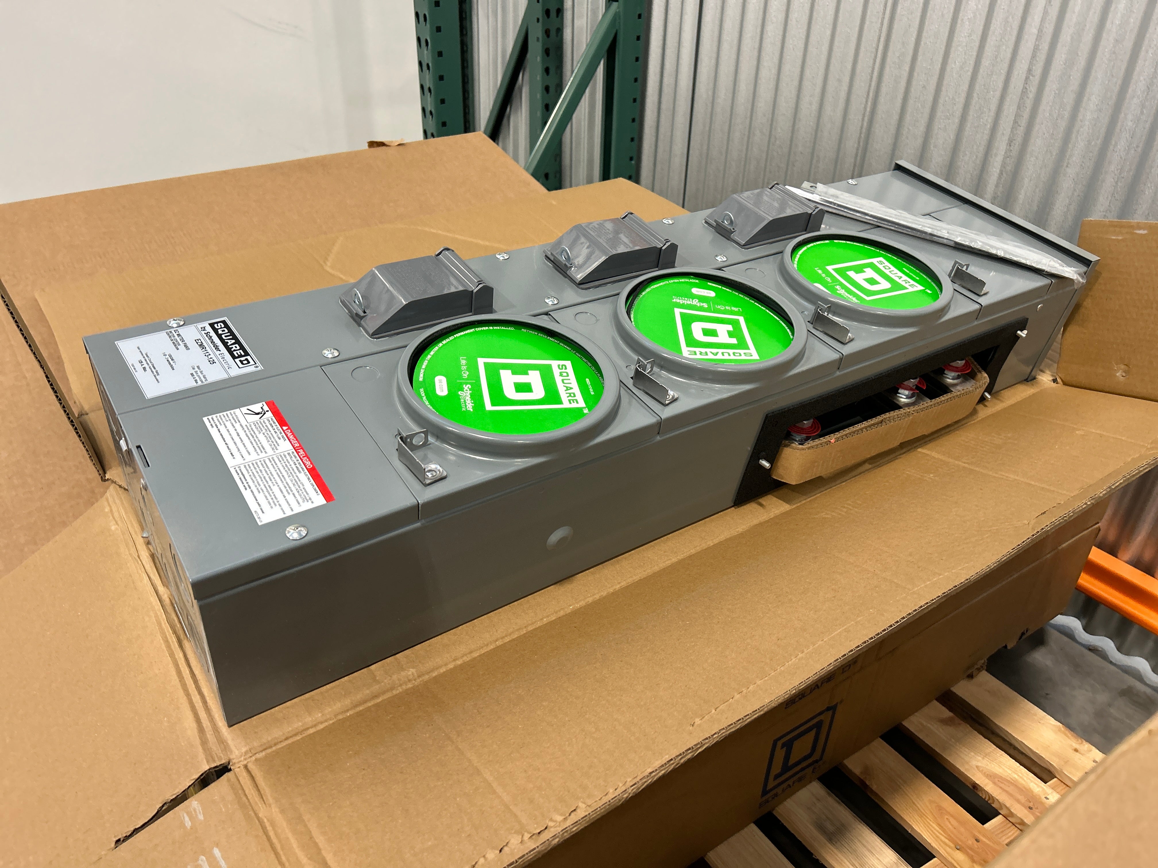 Square D EZMR113125 1PH In / 1PH Out 3 Gang 125A Socket Ringless Meter Stack