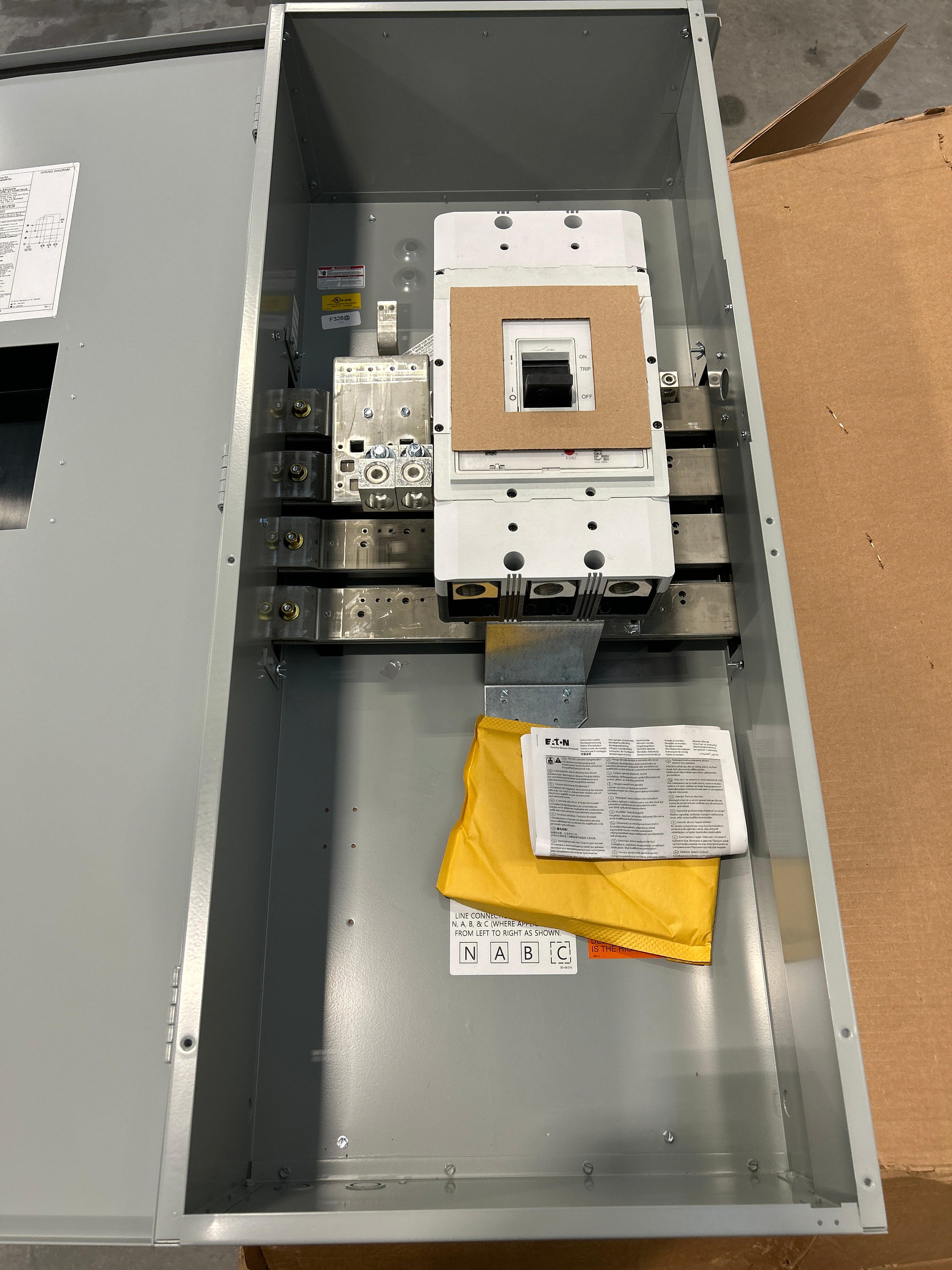 Eaton 3PMB800R750 (Similar to 3PMB800R) 3 Phase 800A Main Circuit Breaker Disconnect
