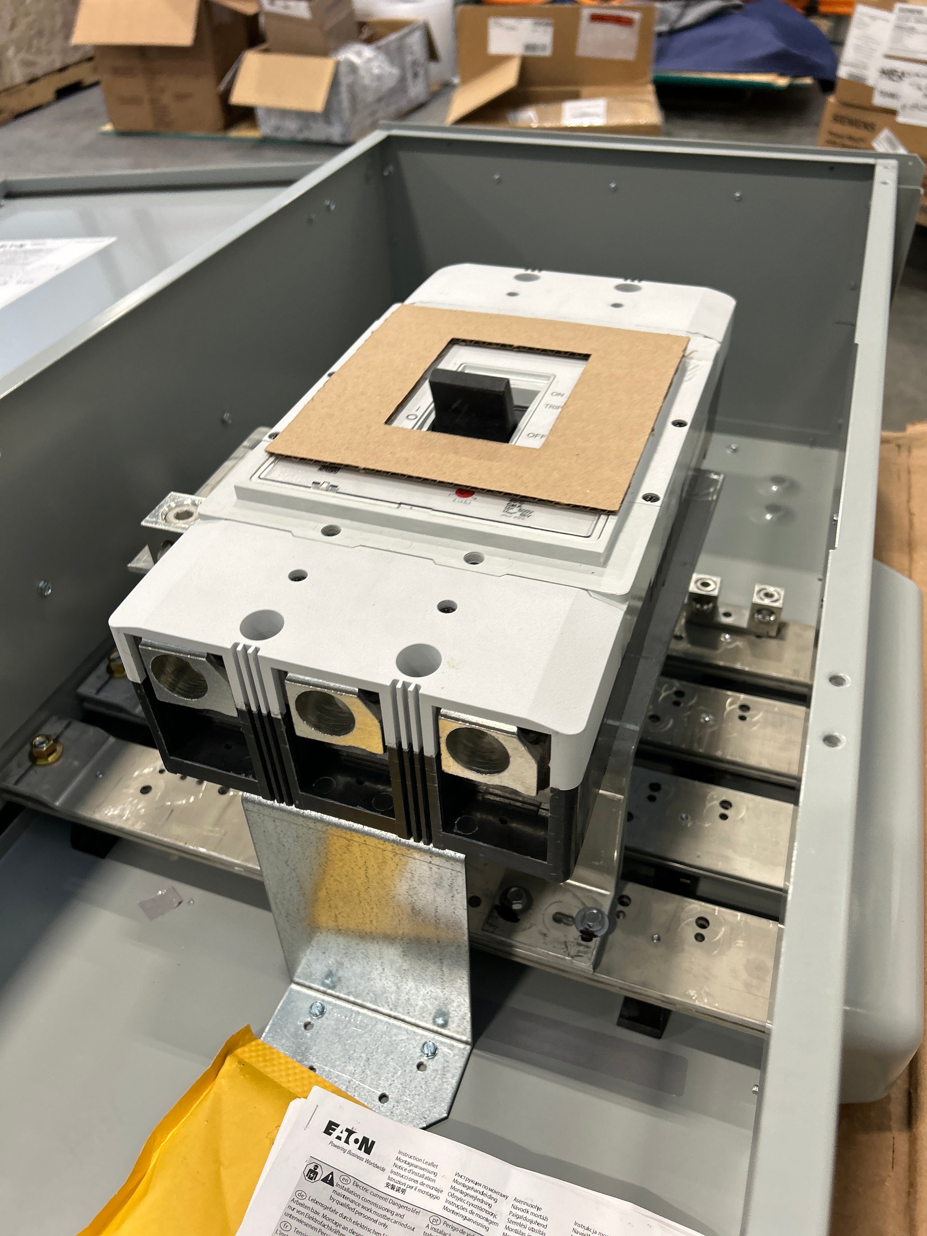 Eaton 3PMB800R750 (Similar to 3PMB800R) 3 Phase 800A Main Circuit Breaker Disconnect