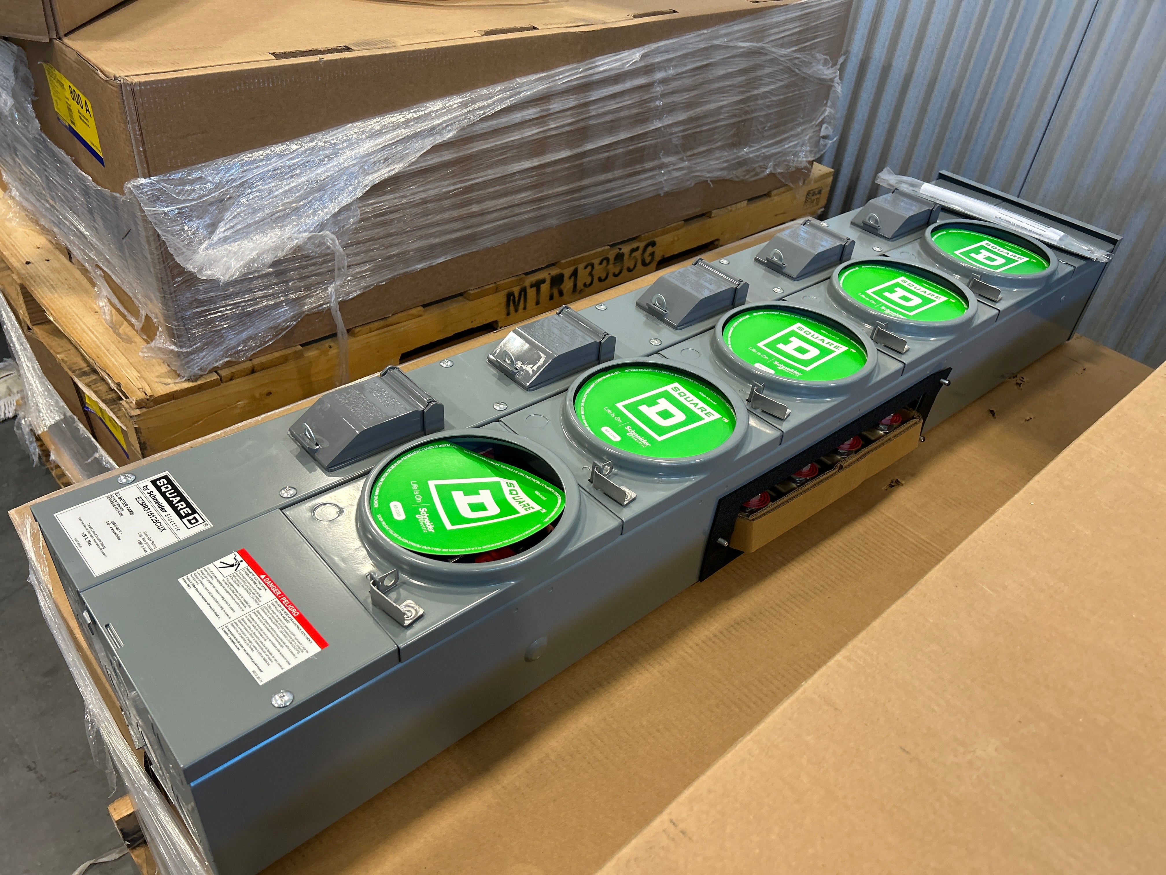 Square D EZMR315125CUX 3PH In / 1PH Out 5 Gang 125A Socket 1200A Copper Busbar Ringless Meter Stack