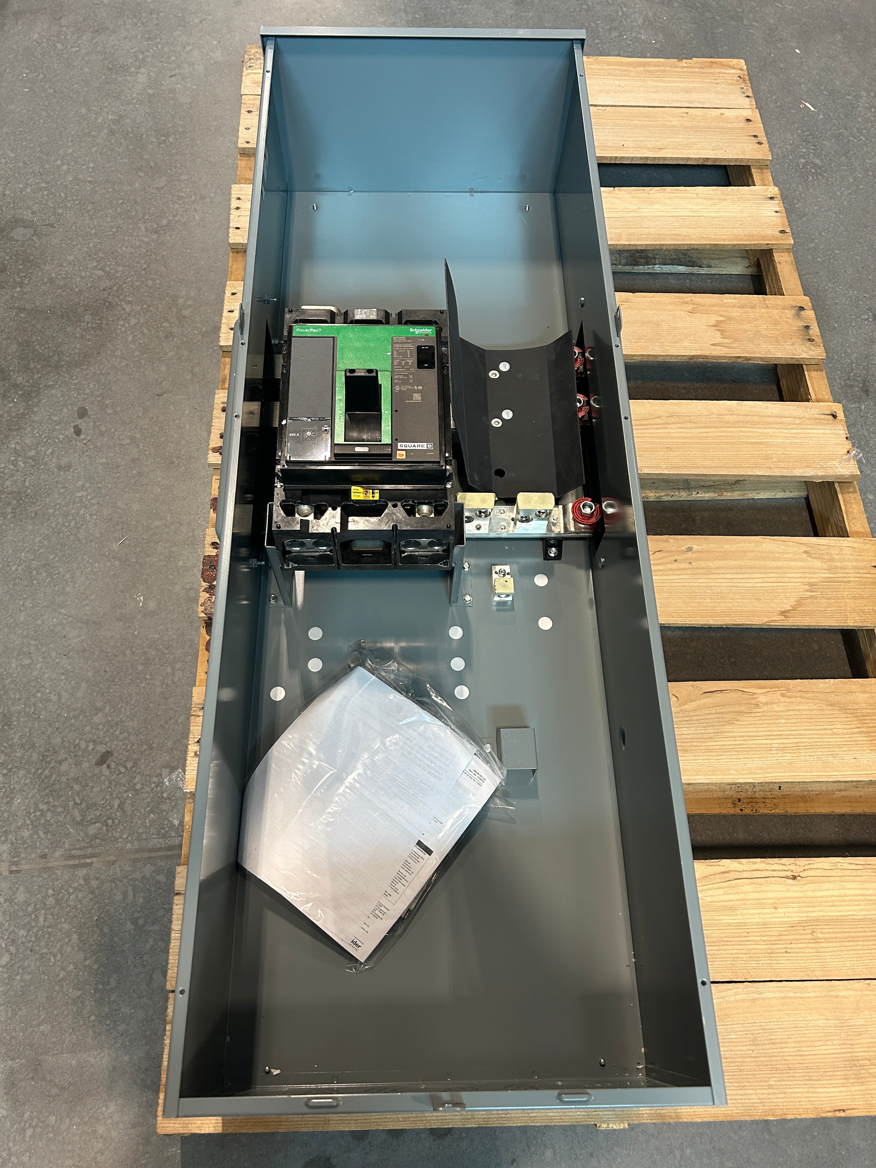 Square D EZM1800CB 800A Main Circuit Breaker Disconnect