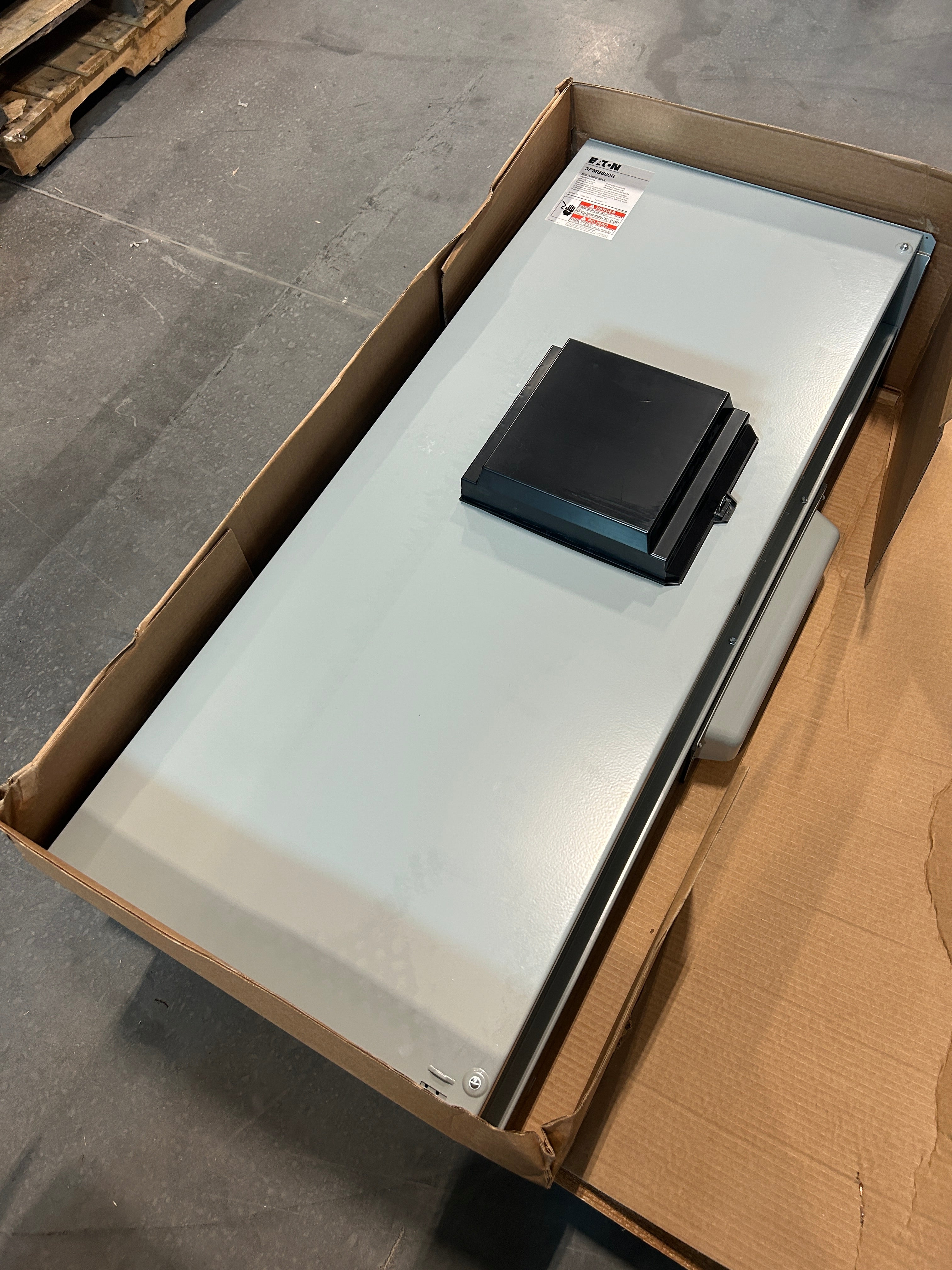 Eaton 3PMB800R 3PH 800A Main Disconnect for Modular Metering