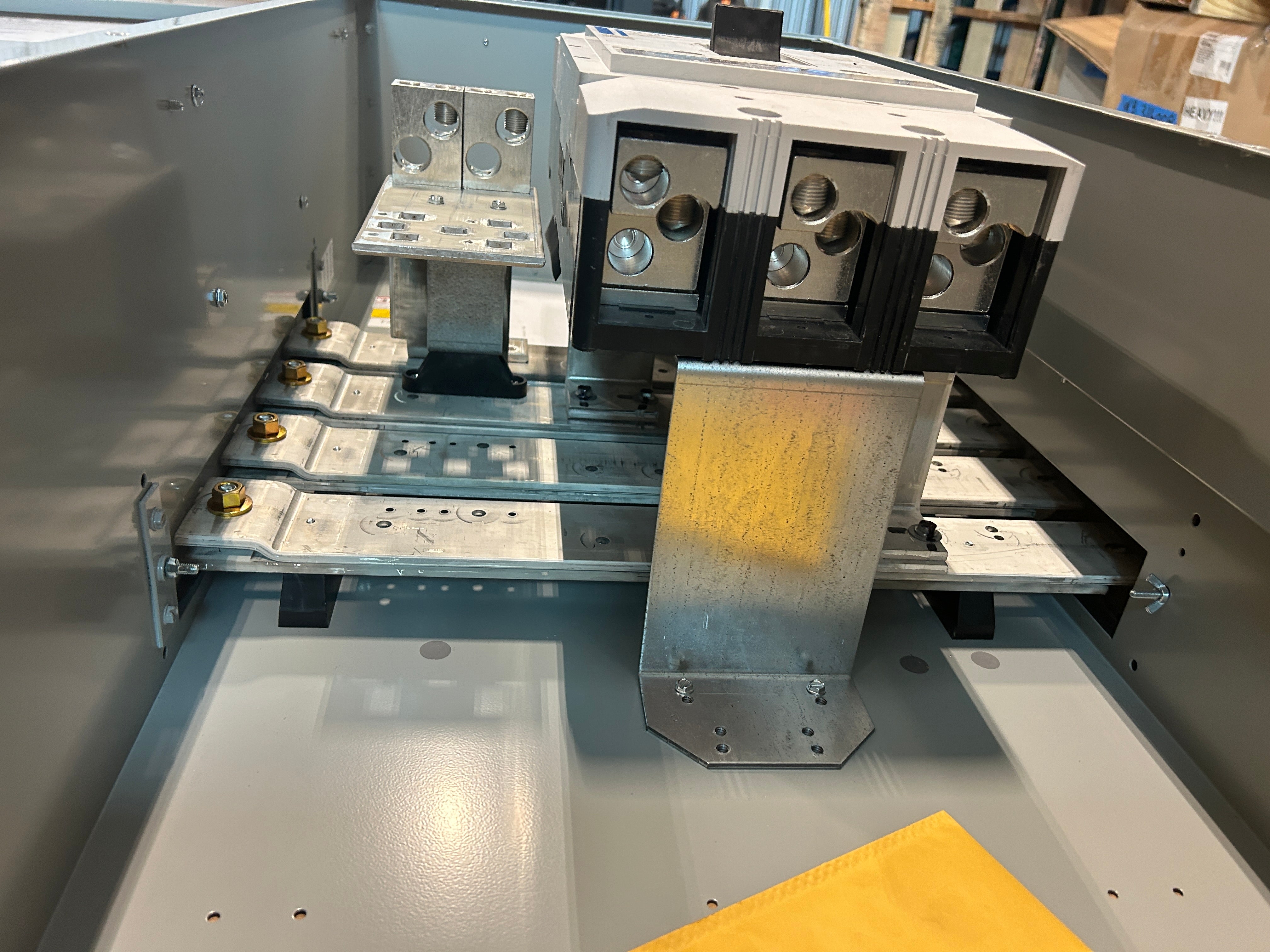 Eaton 3PMB800R 3PH 800A Main Disconnect for Modular Metering