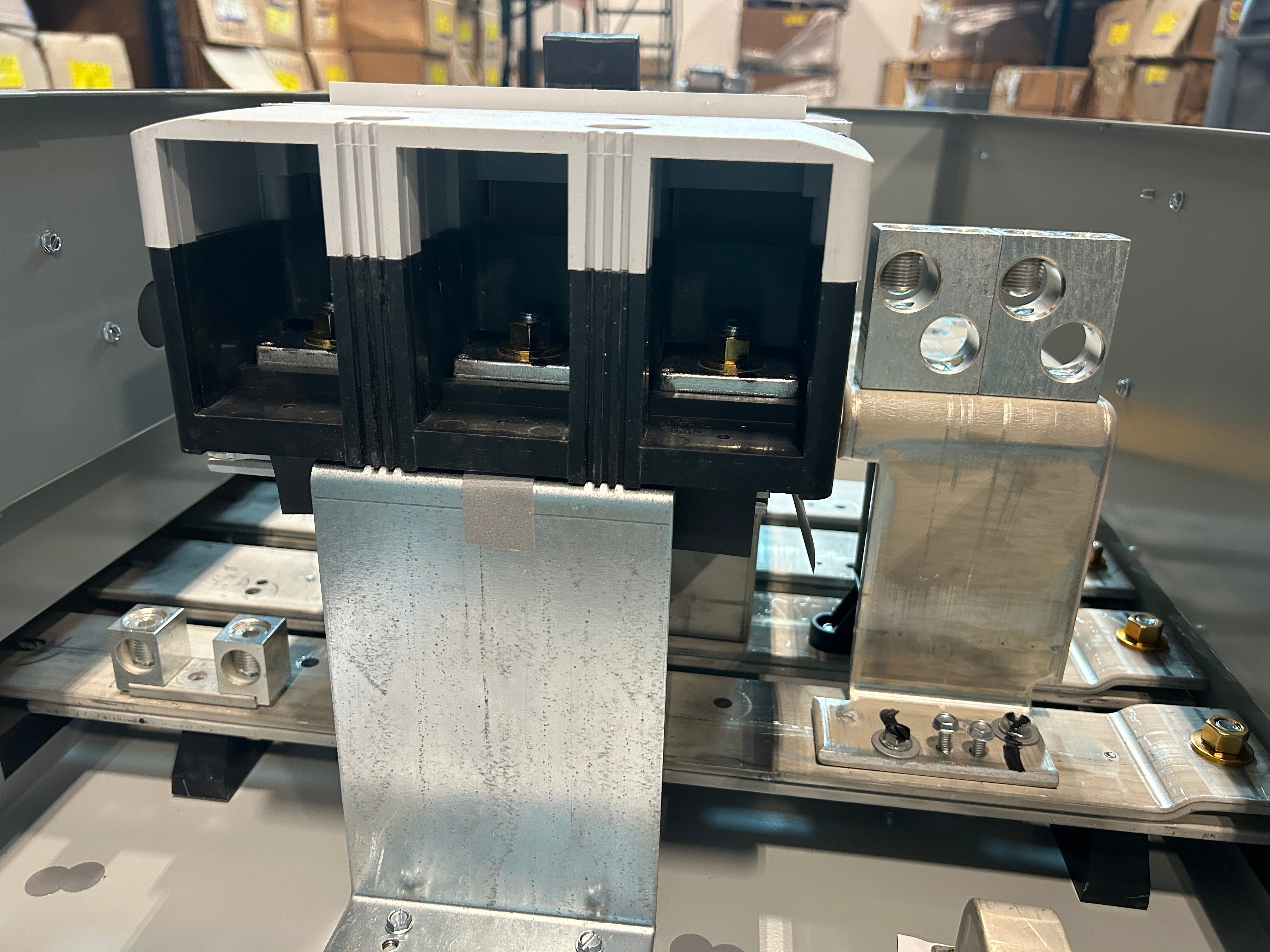 Eaton 3PMB800R 3PH 800A Main Disconnect for Modular Metering