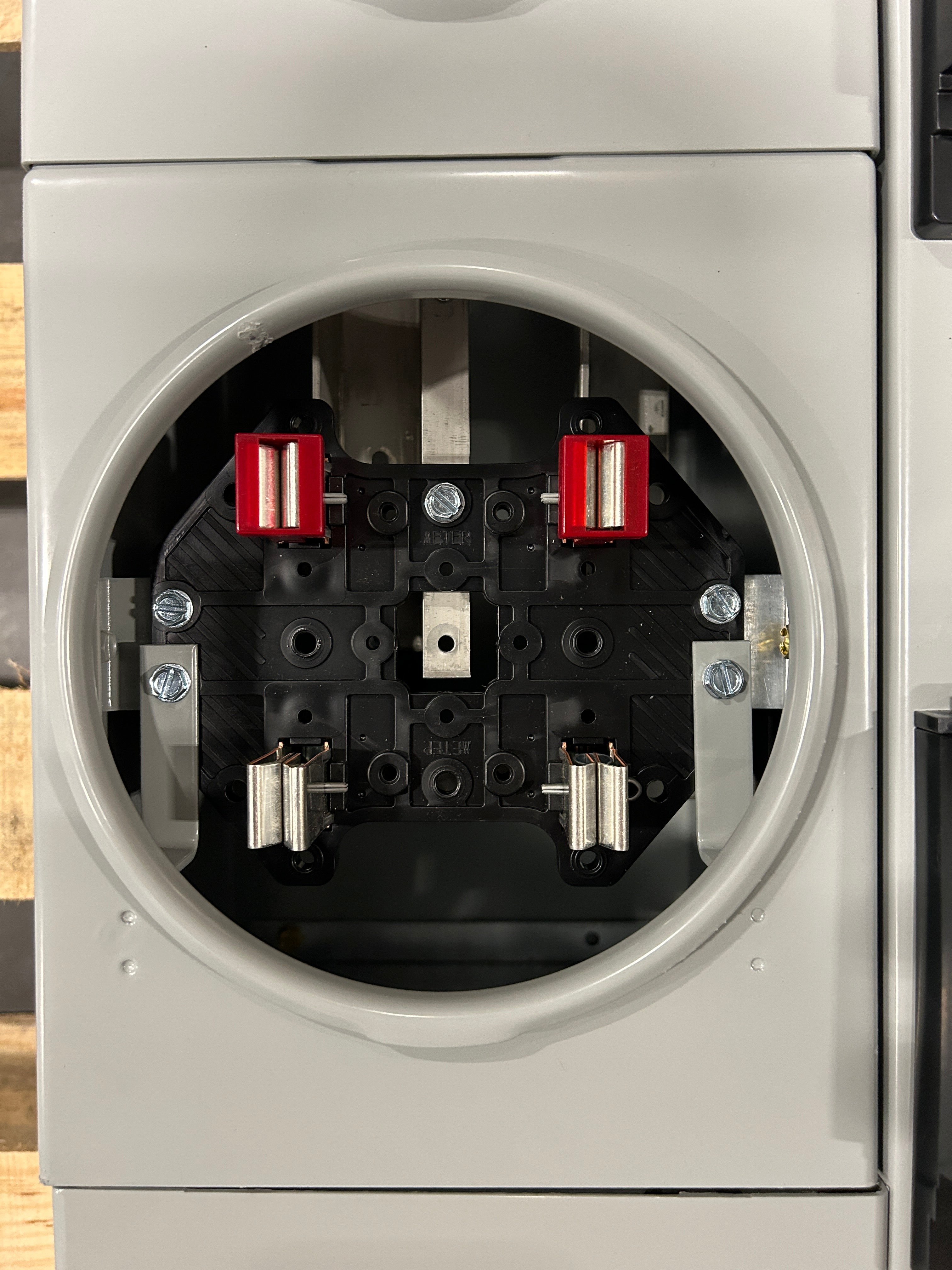 Eaton 1MM412R 1PH In / 1PH Out 4 Gang 125A Socket Ringed Meter Stack