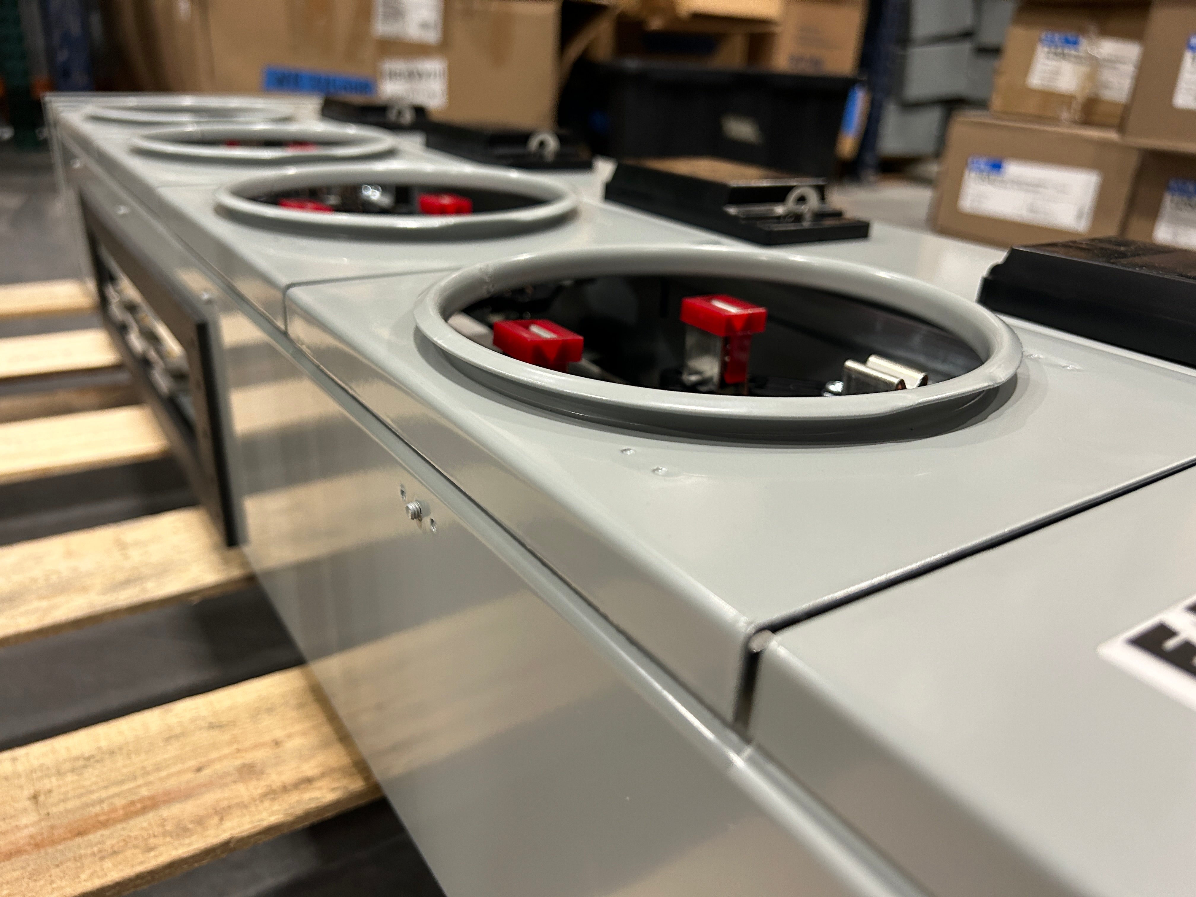 Eaton 1MM412R 1PH In / 1PH Out 4 Gang 125A Socket Ringed Meter Stack