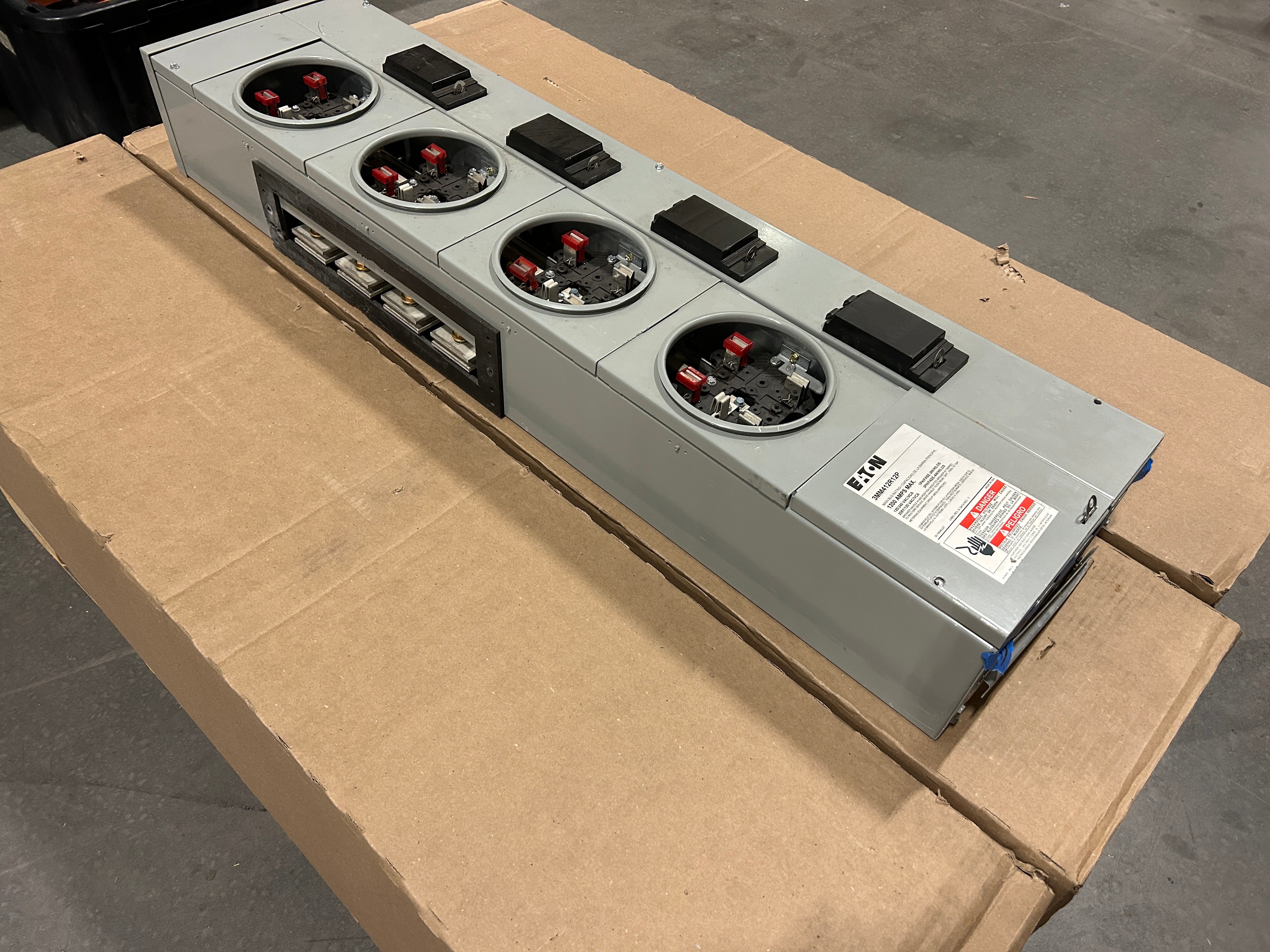 Eaton 3MM412R12P 3PH In / 1PH Out 4 Gang 125A Socket Ringed 1200A Copper Bus Meter Stack