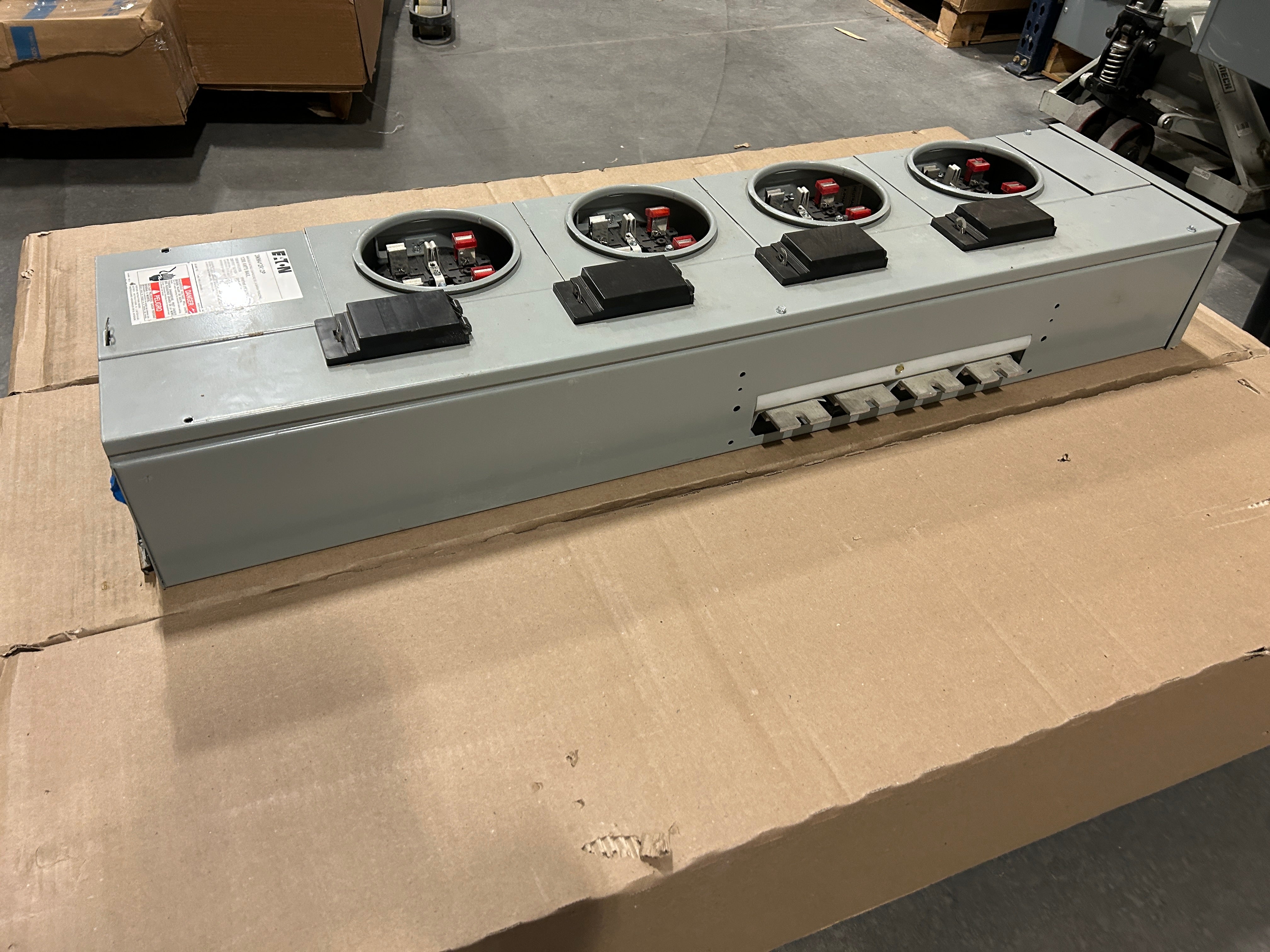 Eaton 3MM412R12P 3PH In / 1PH Out 4 Gang 125A Socket Ringed 1200A Copper Bus Meter Stack