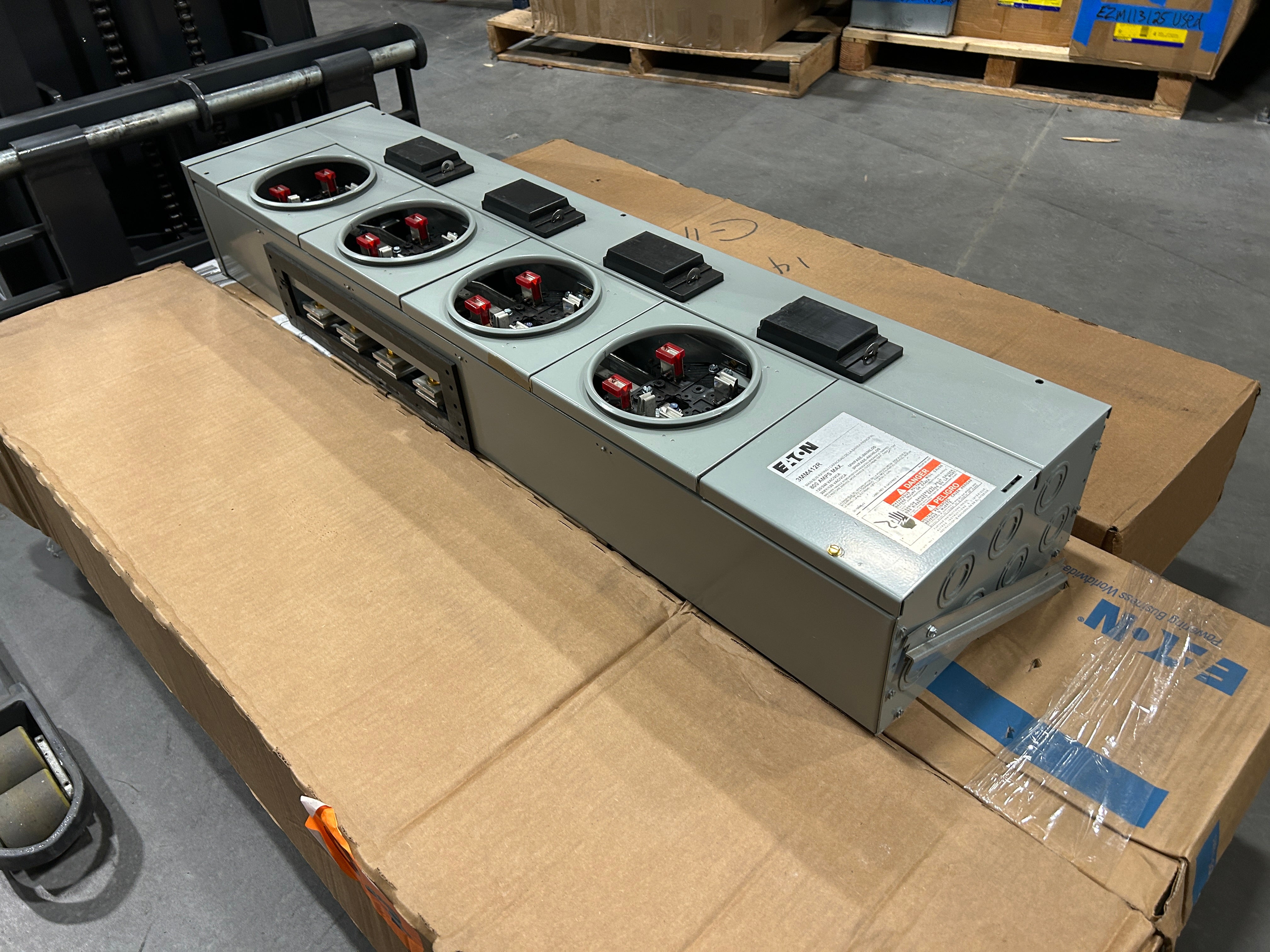 Eaton 3MM412R 3PH In / 1PH Out 4 Gang 125A Socket Ringed Meter Stack