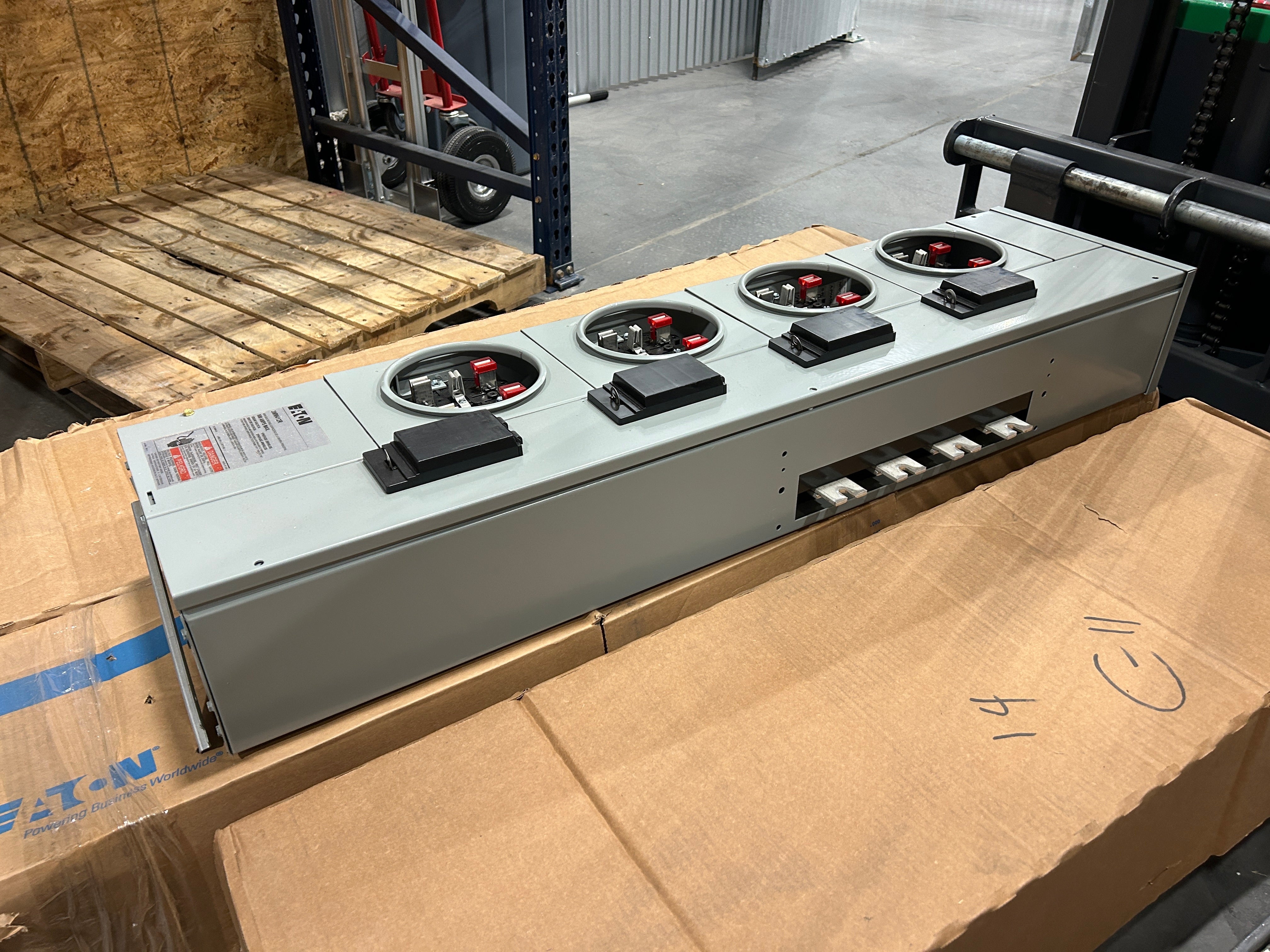 Eaton 3MM412R 3PH In / 1PH Out 4 Gang 125A Socket Ringed Meter Stack