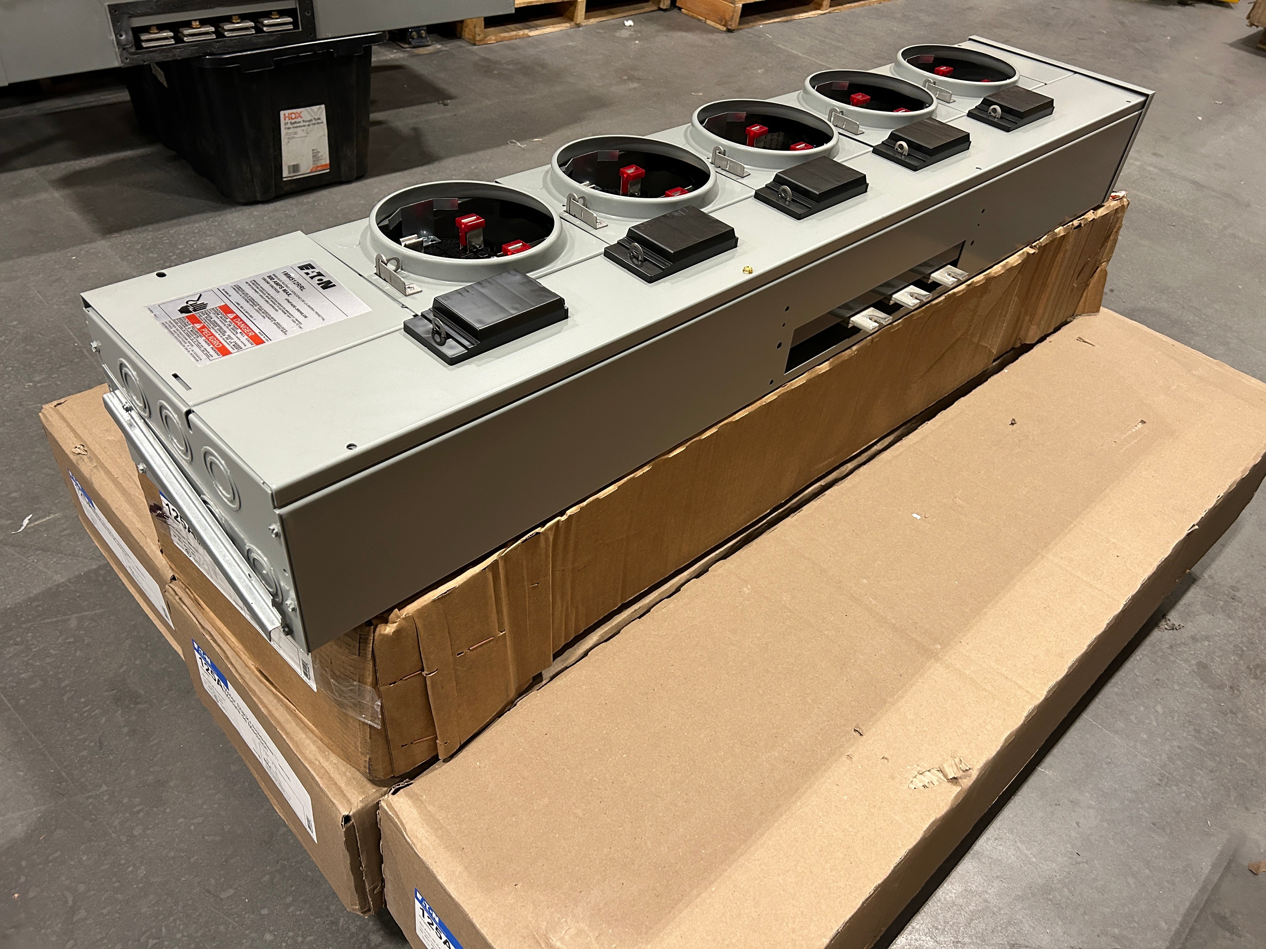 Eaton 1MM512RRL 1PH In / 1PH Out 5 Gang 125A Socket Ringless Meter Stack