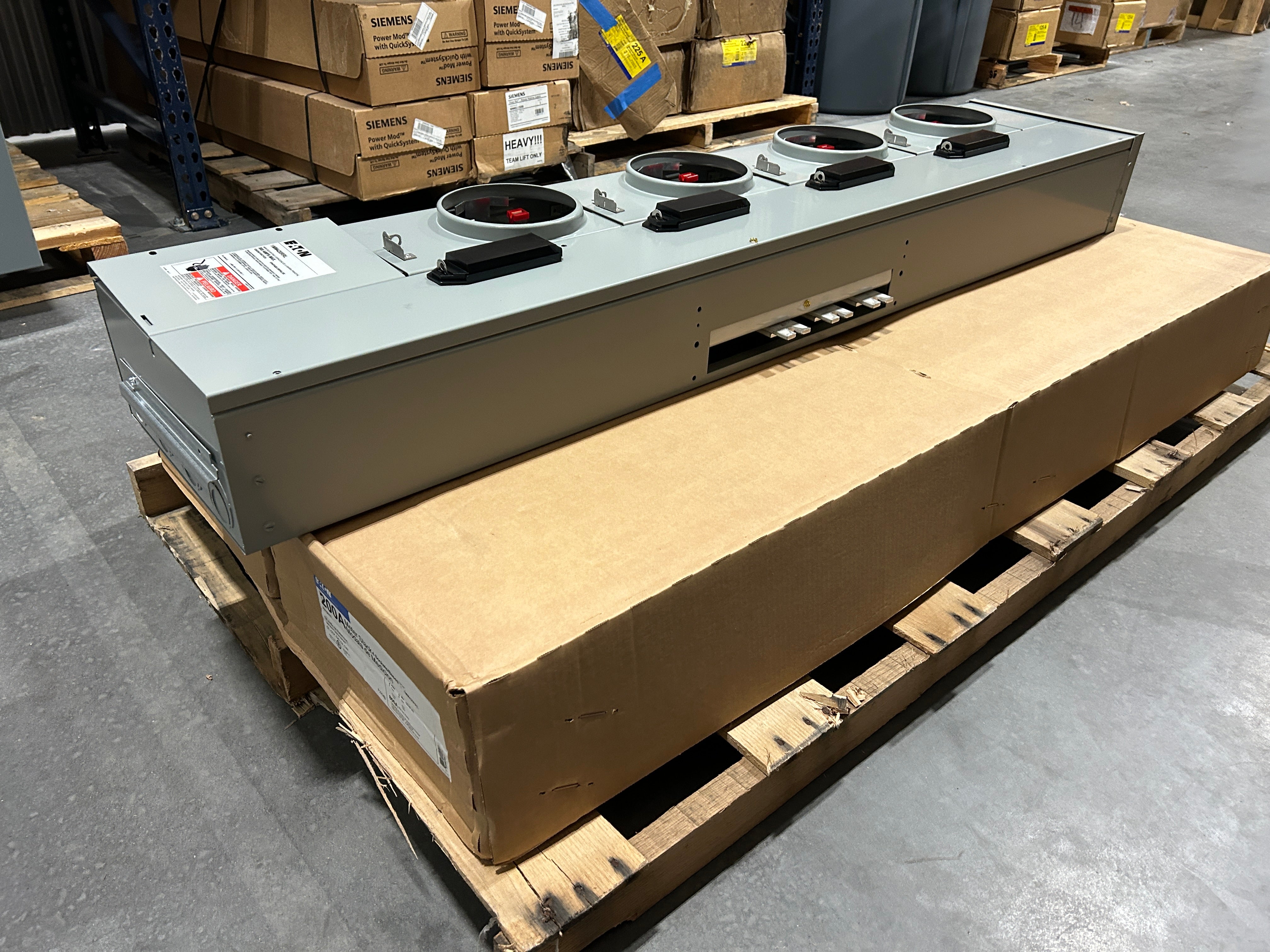 Eaton 1MM420RRL Single Phase 4-Gang 200A Socket Ringless Meter Stack