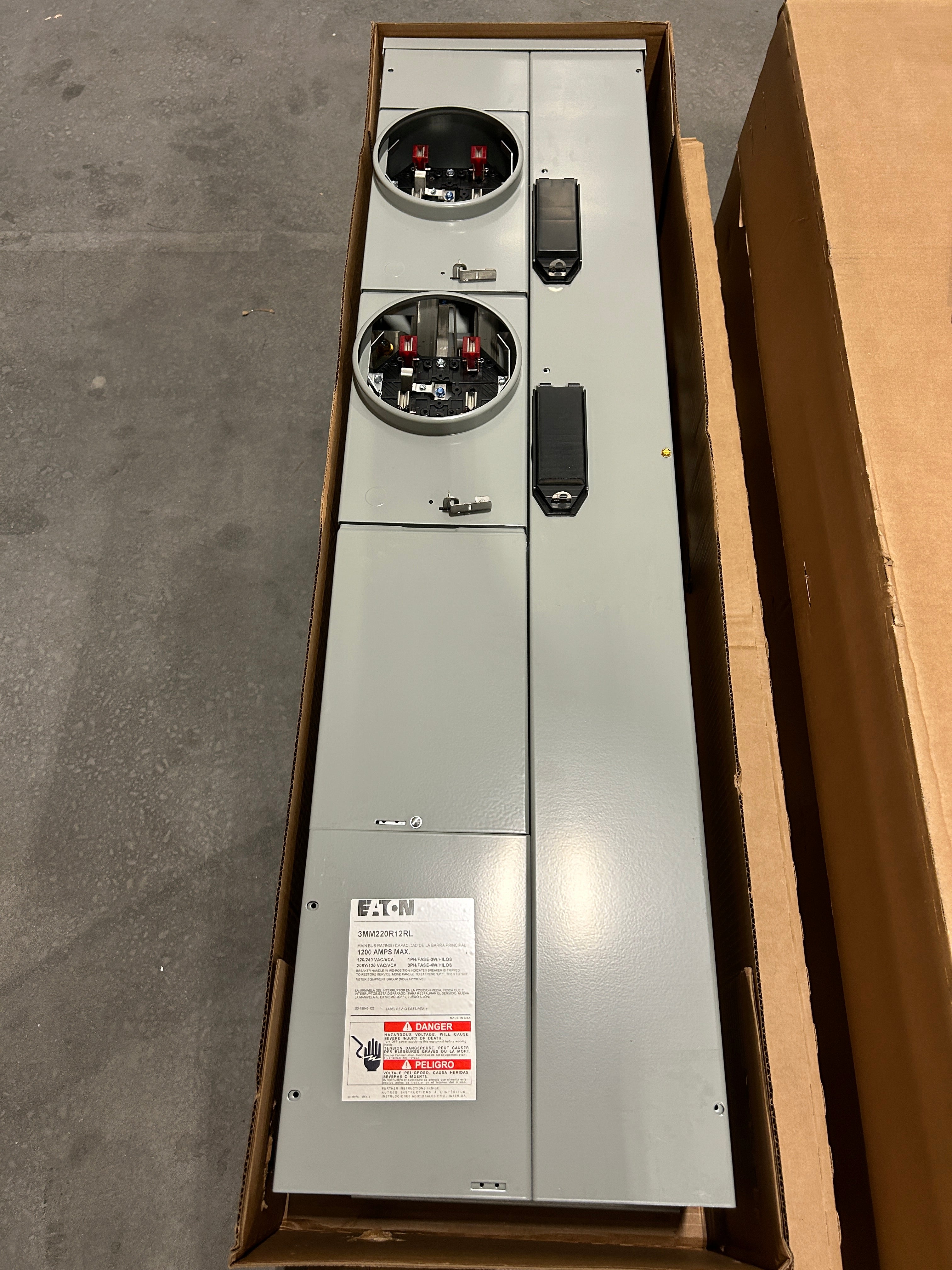 Eaton 3MM220R12RL 3PH In / 1PH Out 2 Gang 200A Socket 1200A Copper Busbar Ringless Meter Stack