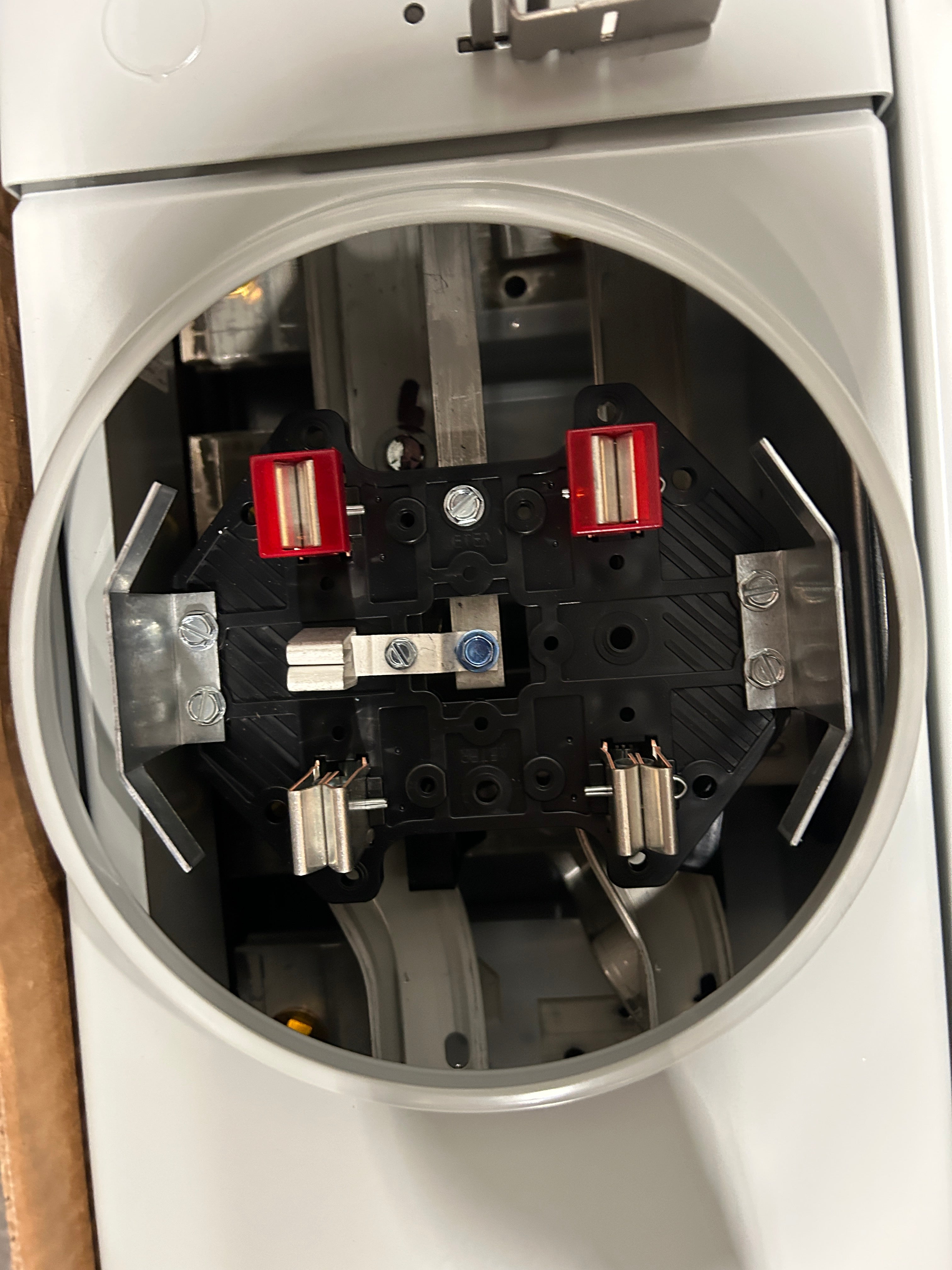 Eaton 3MM220R12RL 3PH In / 1PH Out 2 Gang 200A Socket 1200A Copper Busbar Ringless Meter Stack