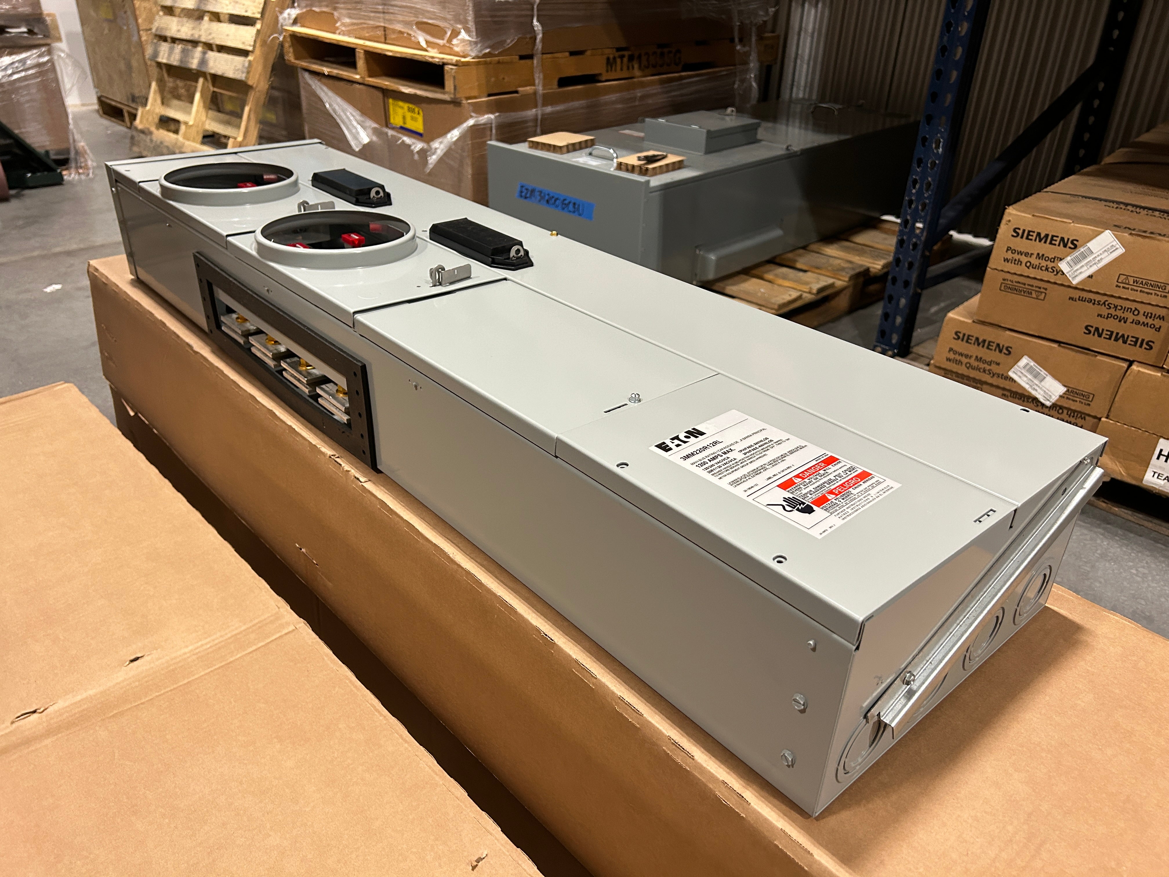 Eaton 3MM220R12RL 3PH In / 1PH Out 2 Gang 200A Socket 1200A Copper Busbar Ringless Meter Stack