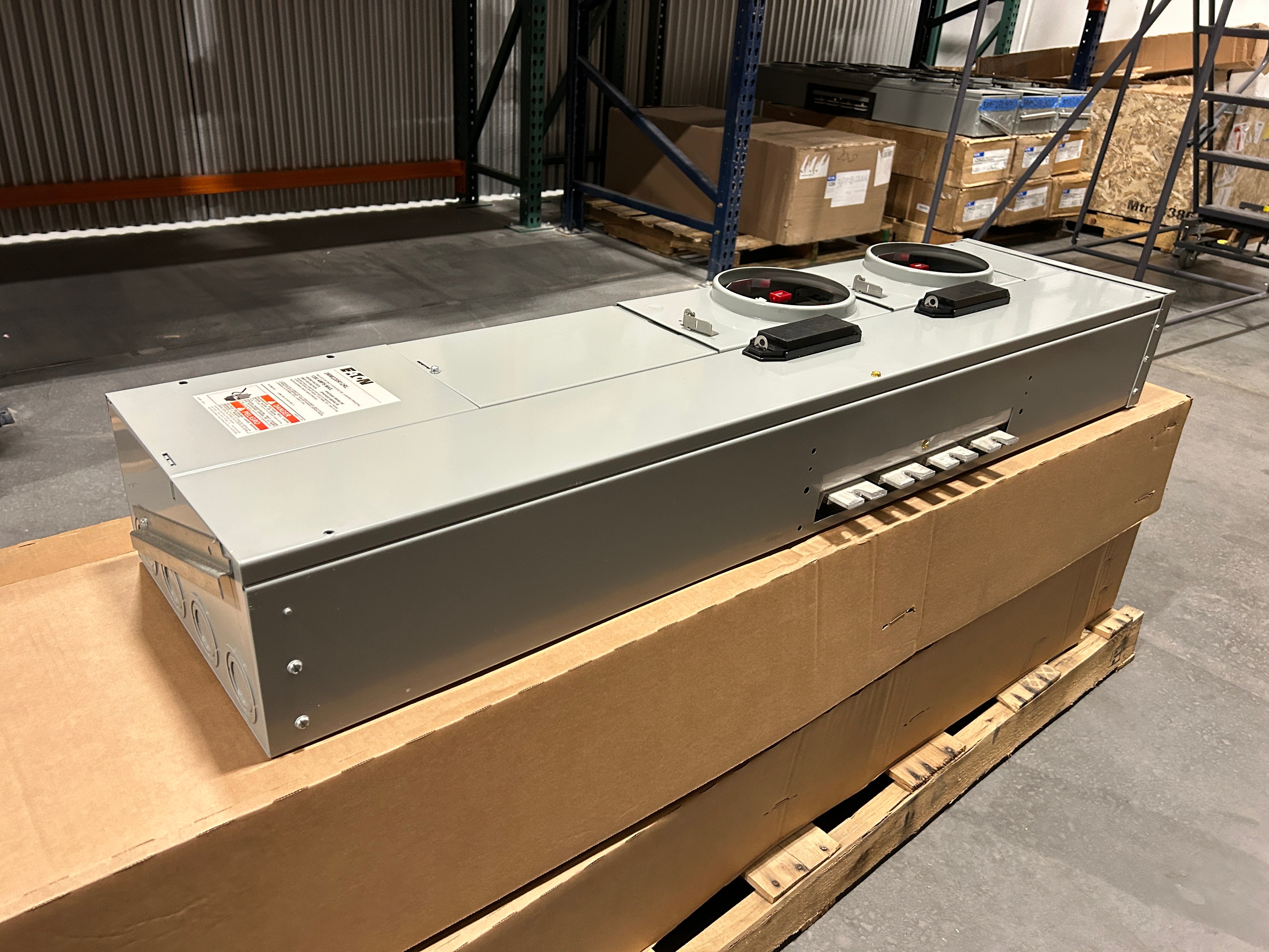 Eaton 3MM220R12RL 3PH In / 1PH Out 2 Gang 200A Socket 1200A Copper Busbar Ringless Meter Stack