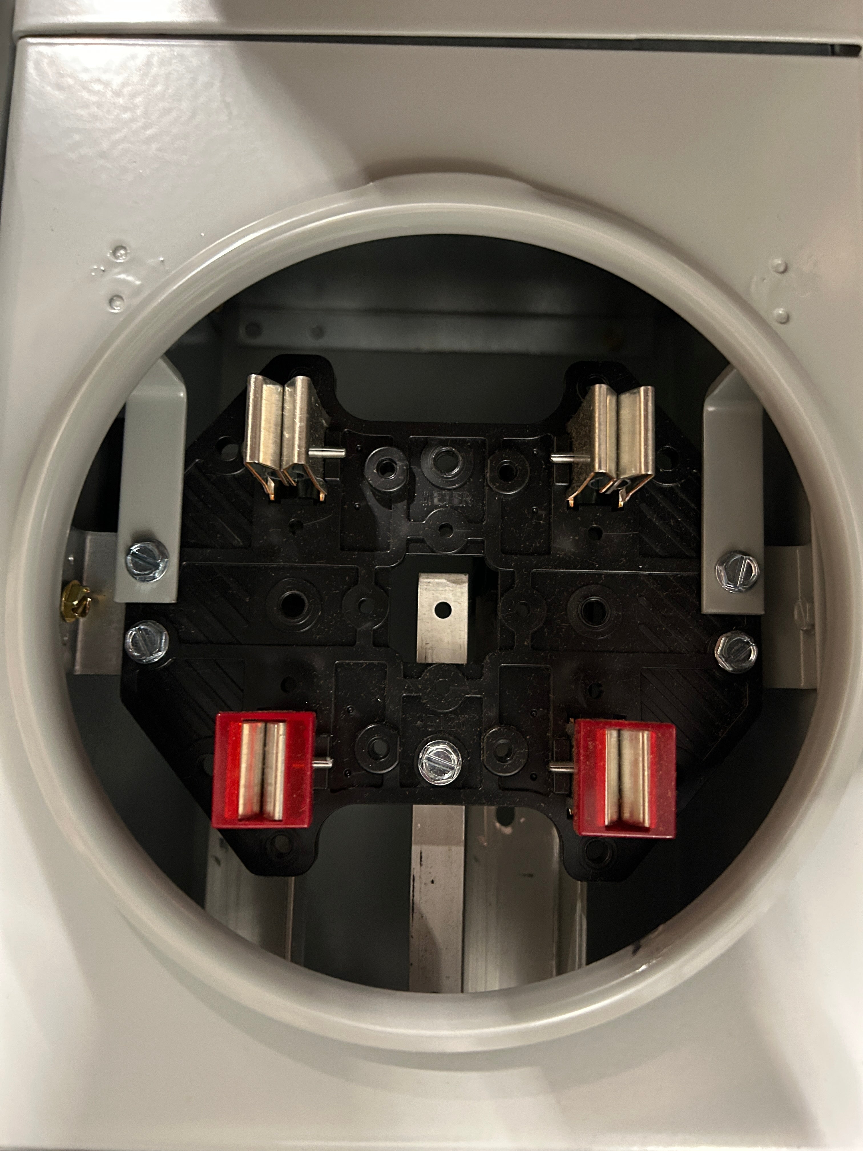 Eaton 1MM512R 1PH In / 1PH Out 5 Gang 125A Socket Ringed Meter Stack