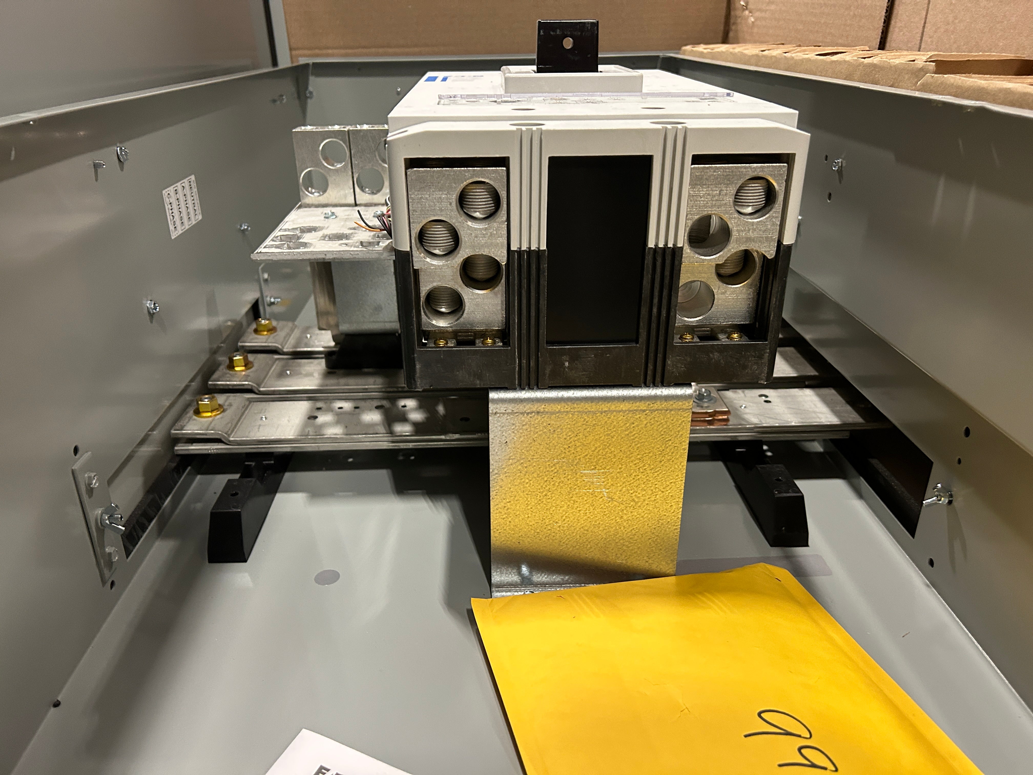 Eaton 1PMB1000R 1000A Single Phase Main Disconnect With Arcflash Reduction Maintenance System