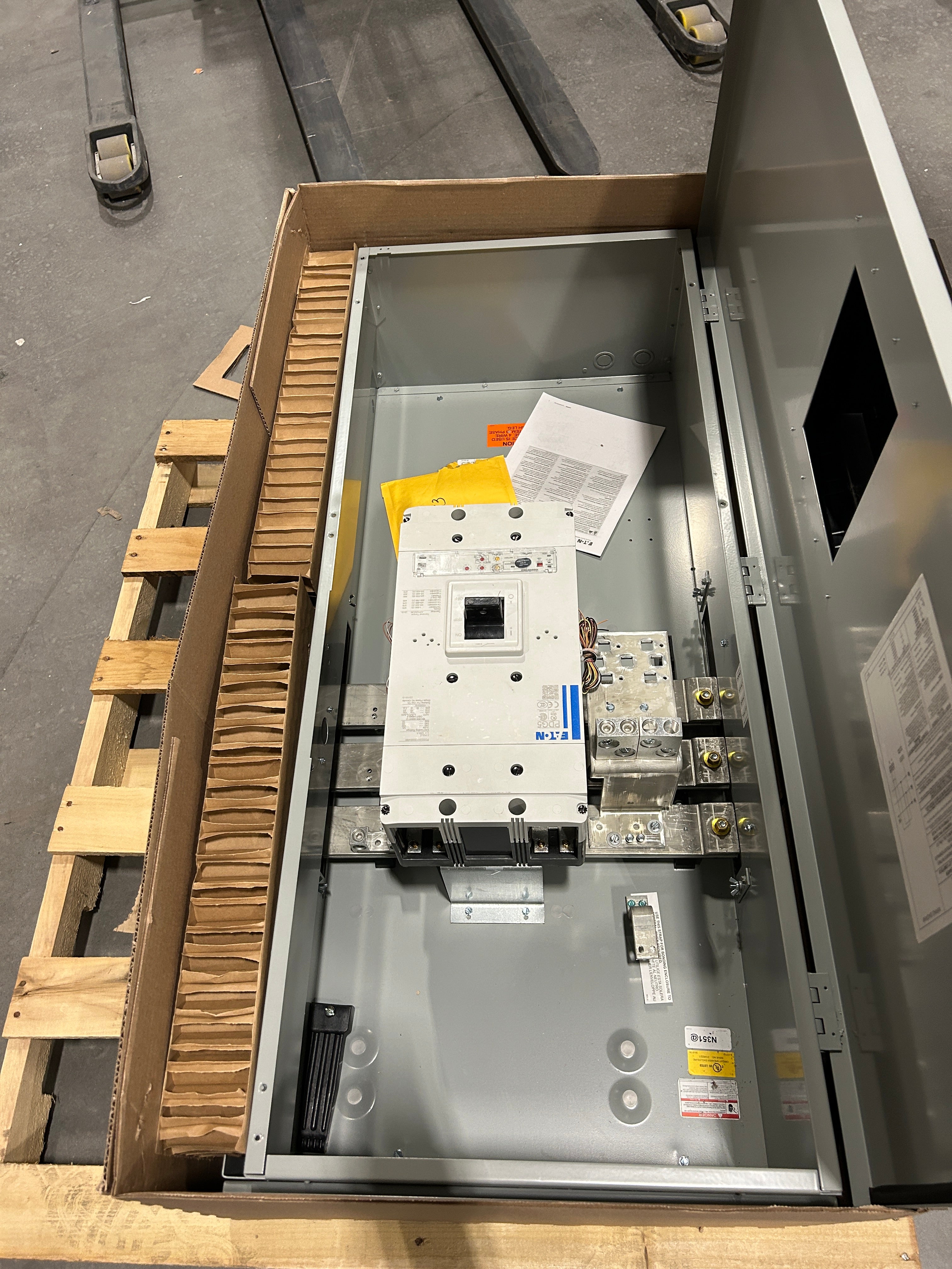 Eaton 1PMB1000R 1000A Single Phase Main Disconnect With Arcflash Reduction Maintenance System