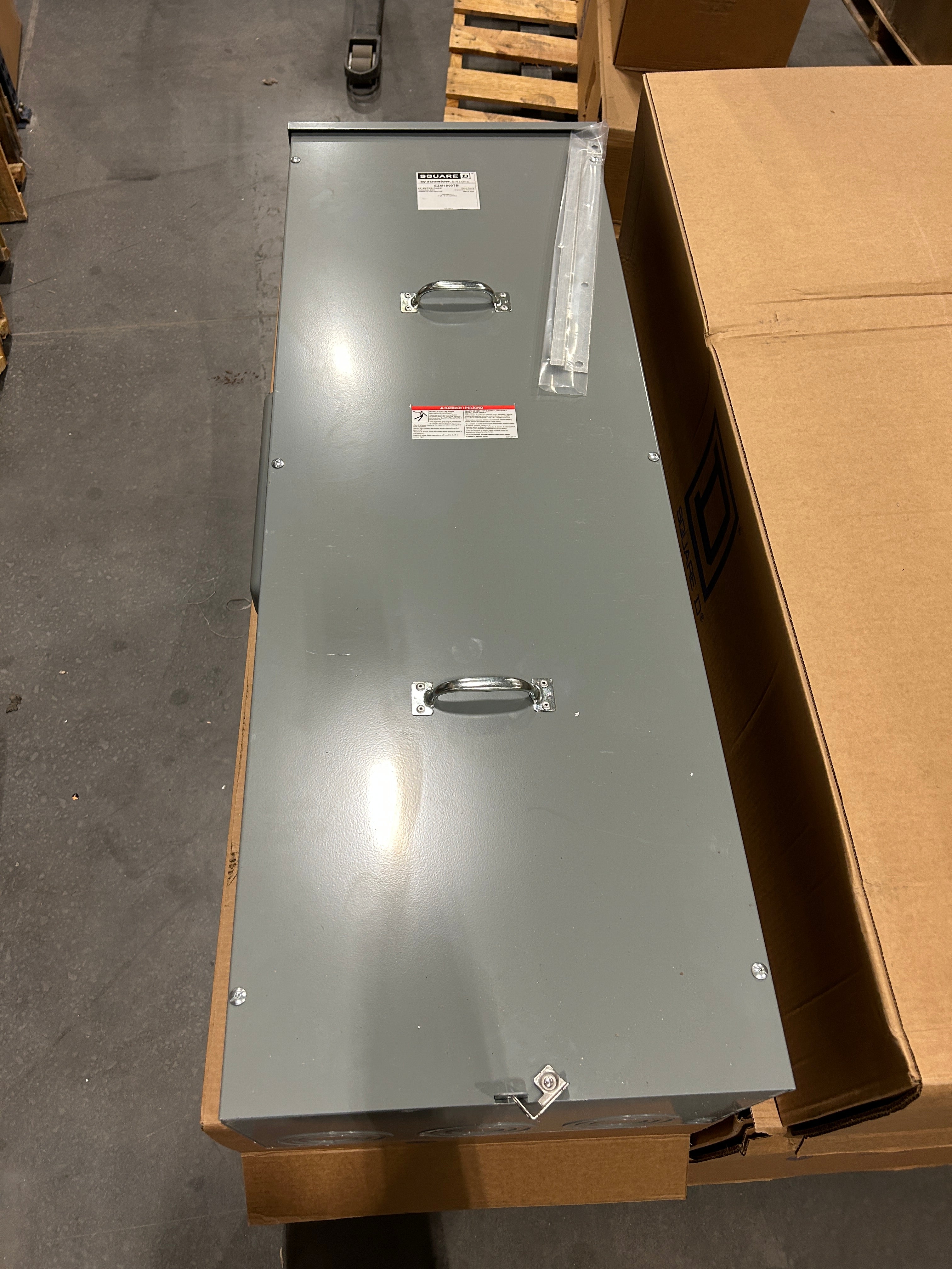 Square D EZM1800TB 800A Main Tap Box