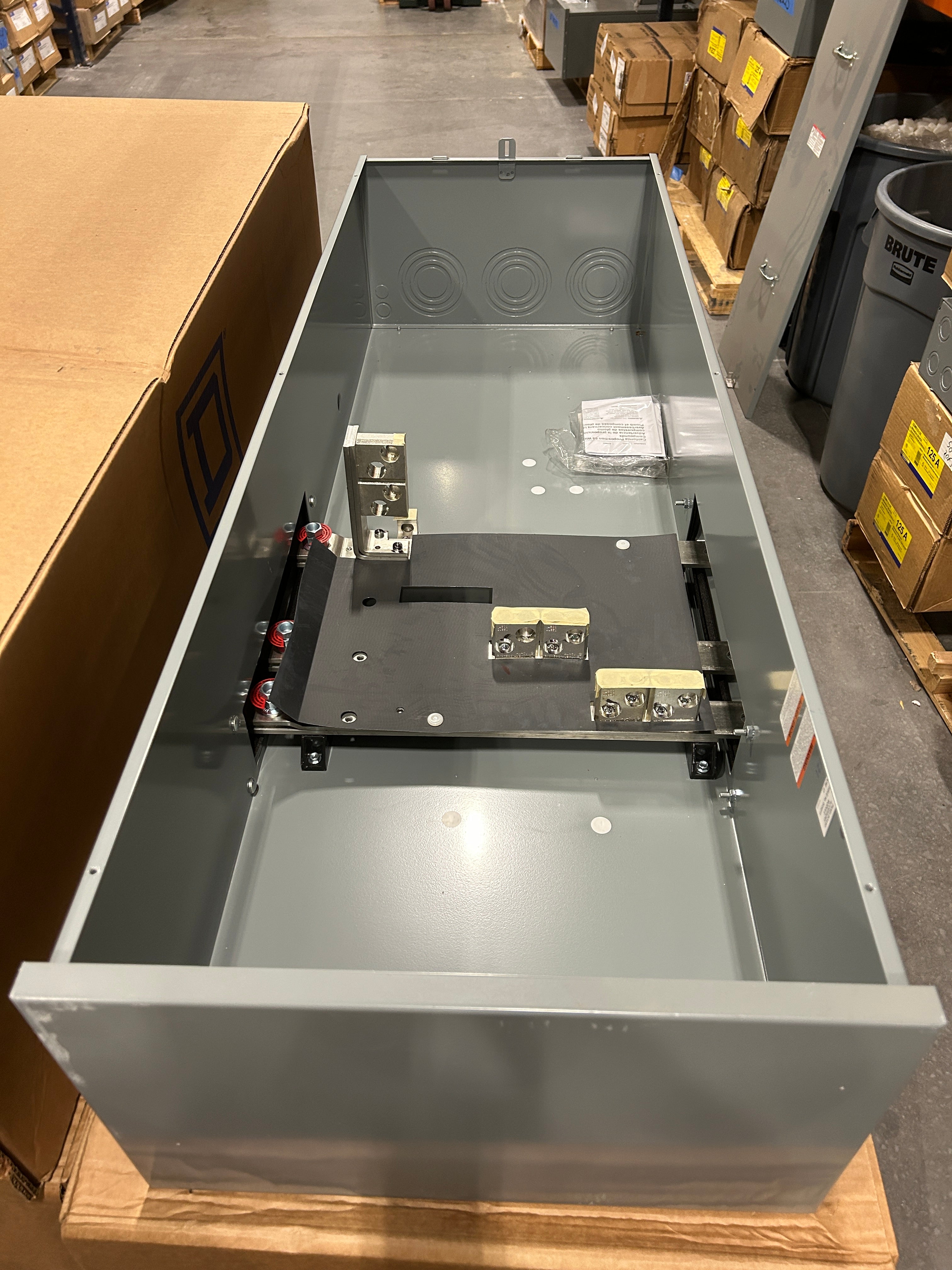 Square D EZM1800TB 800A Main Tap Box