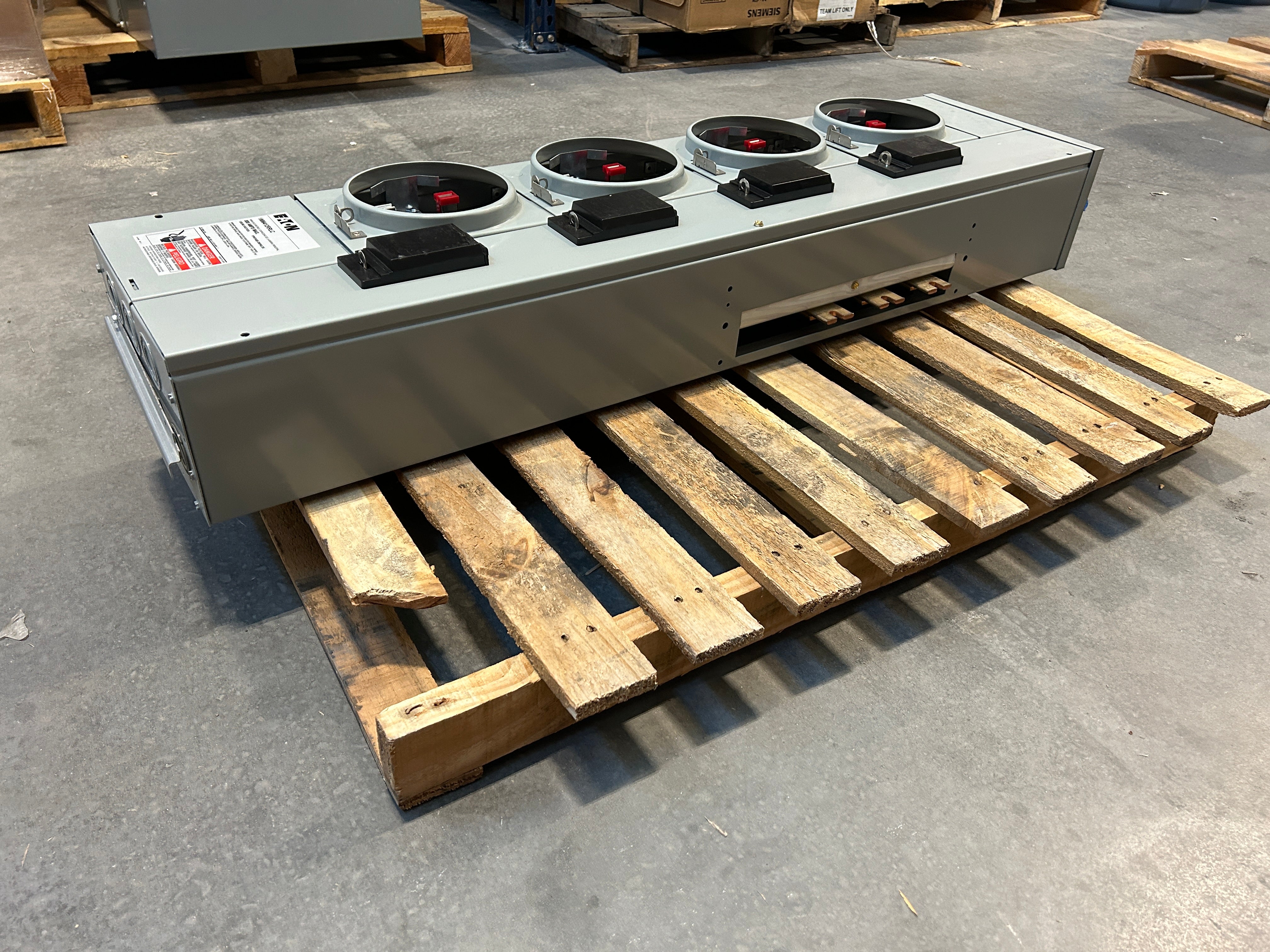 Eaton 1MM412RRLC 1PH In / 1PH Out 4 Gang 125A Socket Ringless Meter Stack