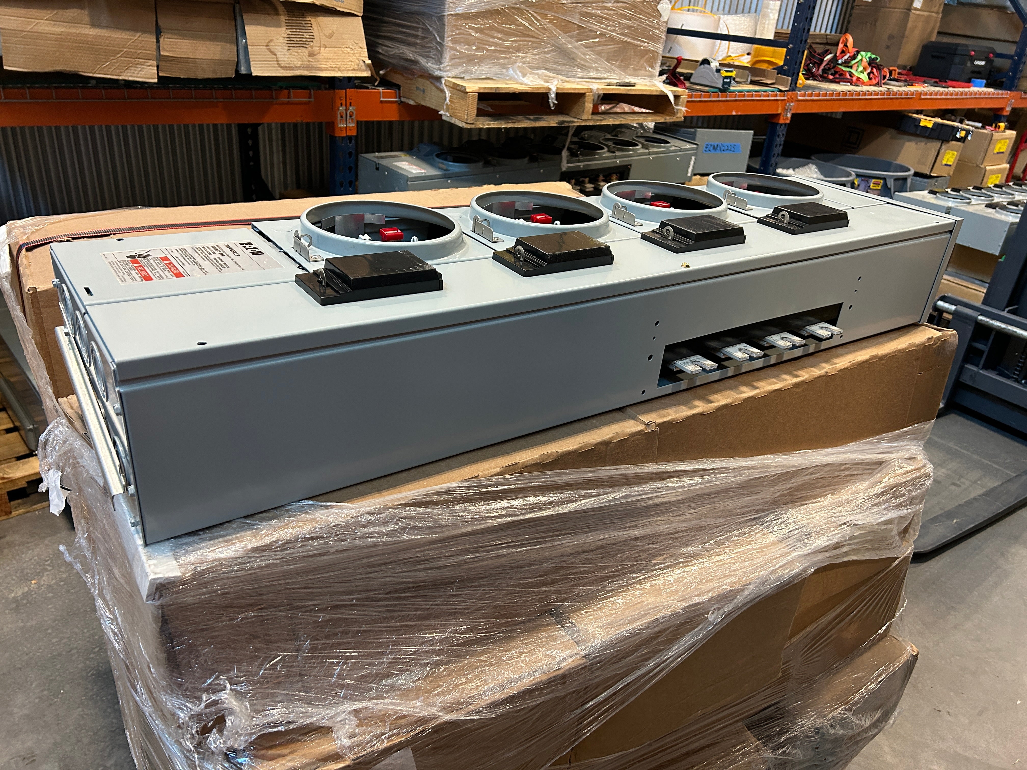 Eaton 3MM412RRLB 3PH In / 1PH Out 4 Gang 125A Socket Ringless Horn Bypass Meter Stack