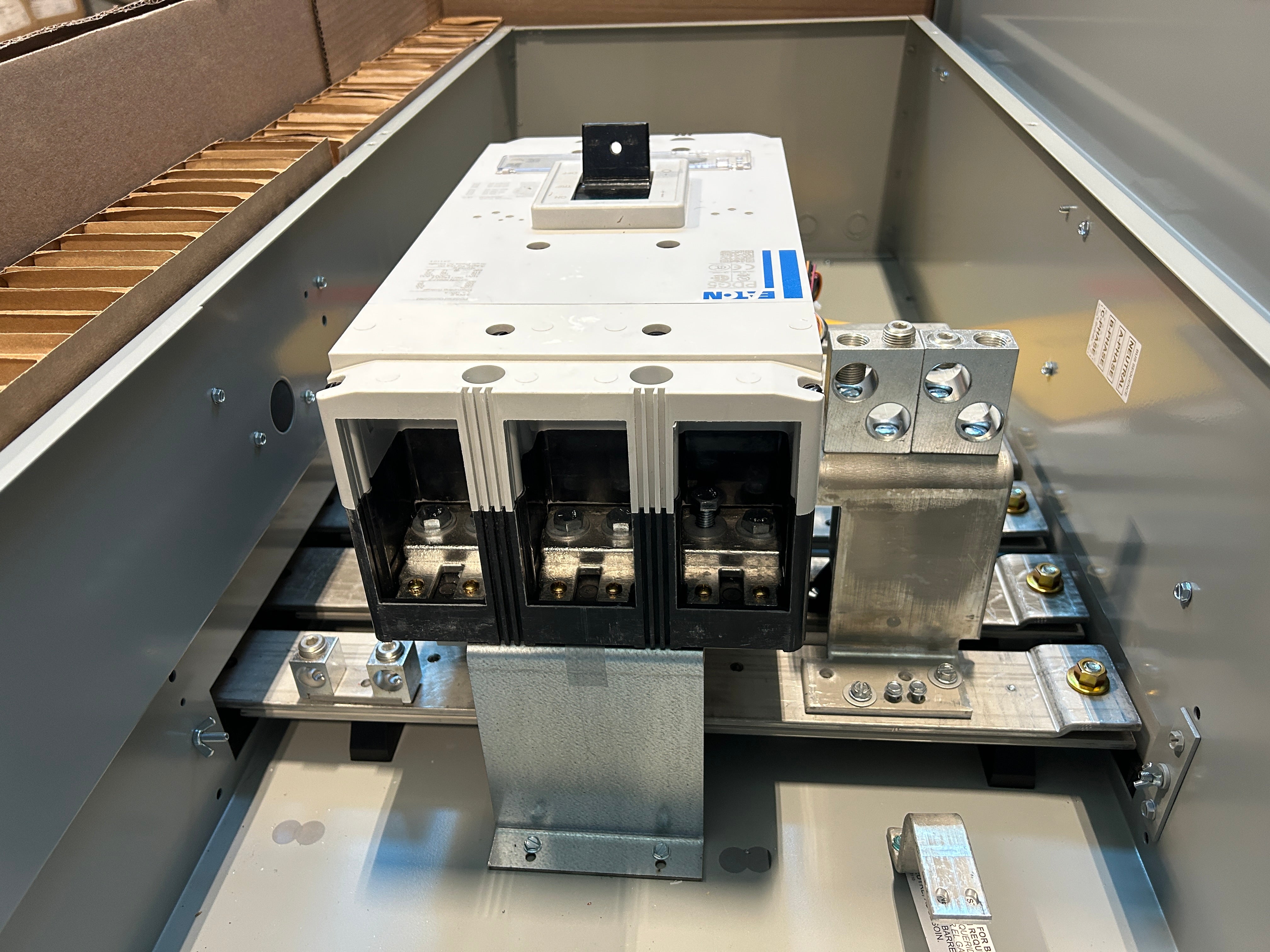 Eaton 3PMB1200R 3PH 1200A Main Disconnect w/ARMS Maintenance Mode